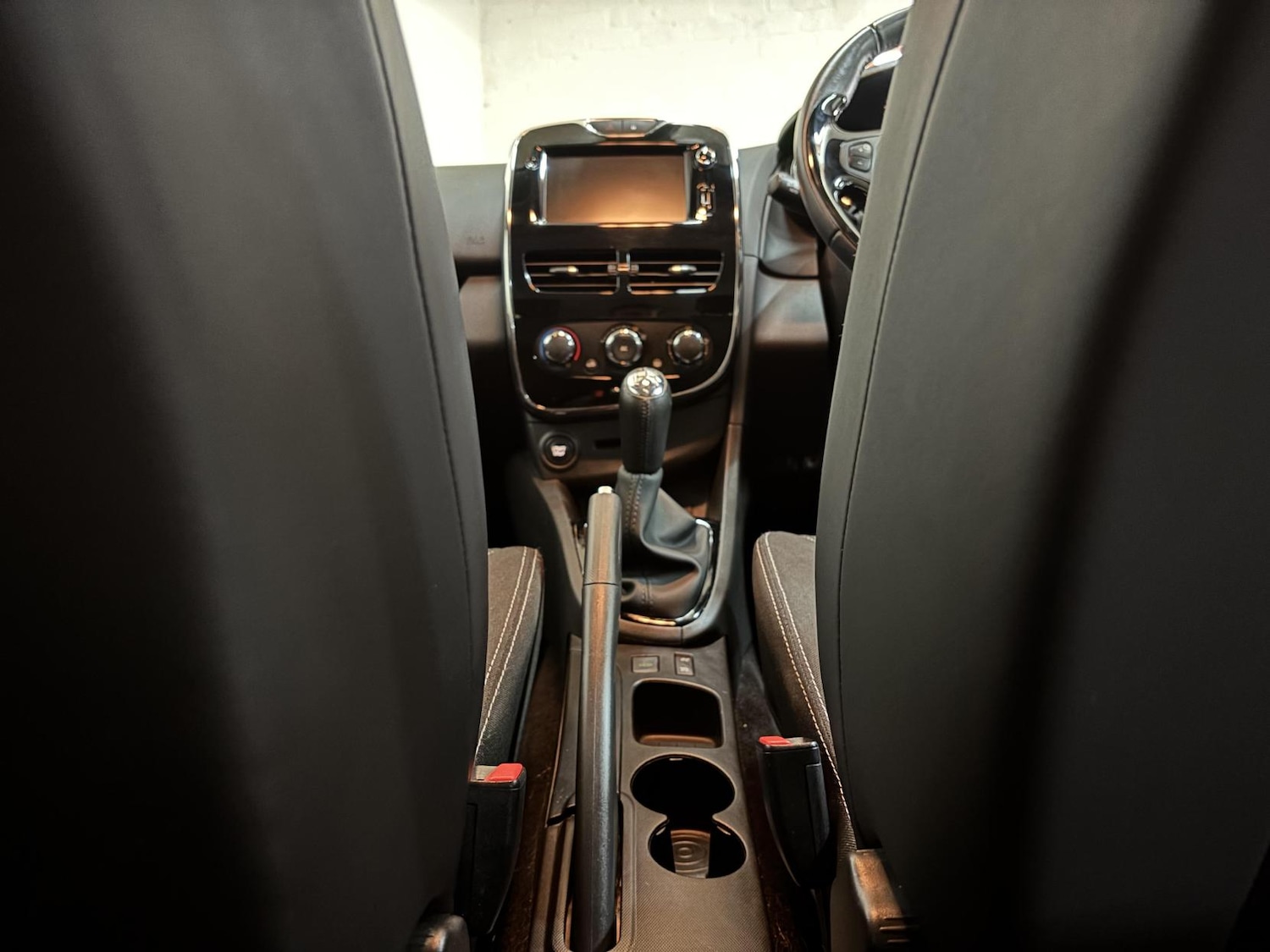 Used Renault Clio 2013 for sale - 77977378: Photo 28