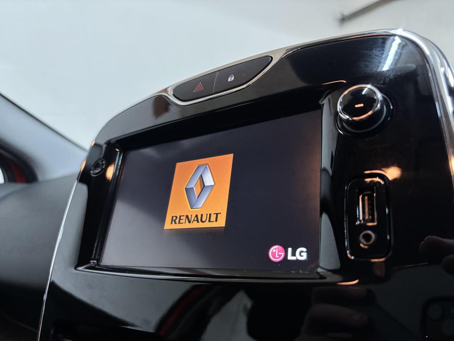 Used Renault Clio 2013 for sale - 77977378: Photo 46