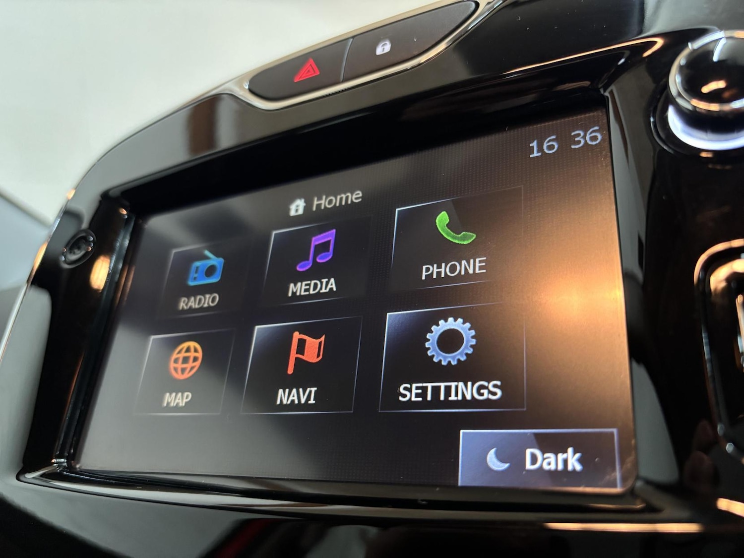 Used Renault Clio 2013 for sale - 77977378: Photo 57