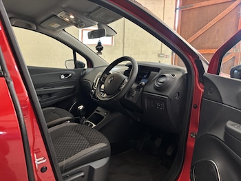 Used Renault Captur 2018 for sale - 78270485: Photo