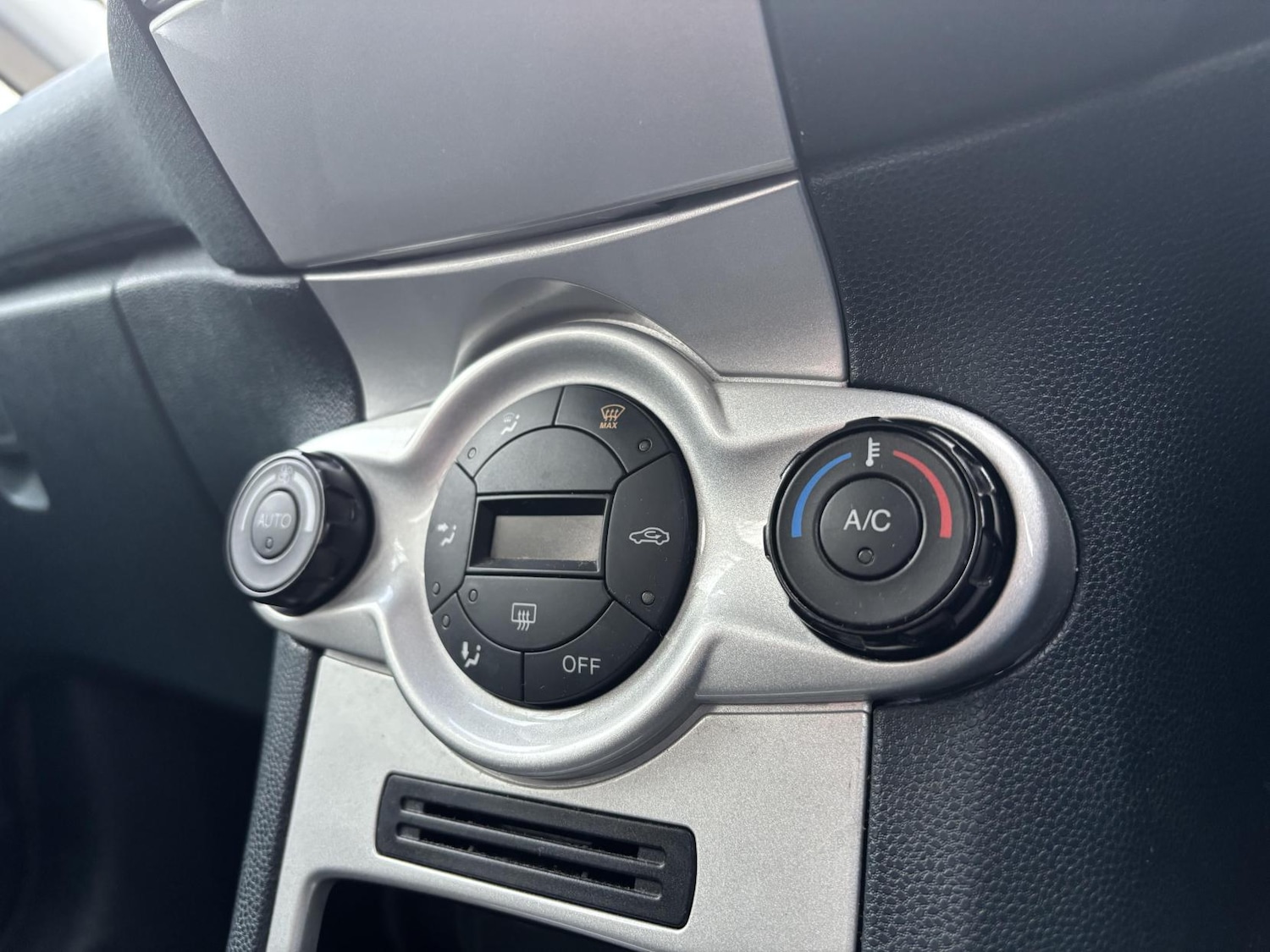 Used Ford Fiesta 2012 for sale - 77637128: Photo 10