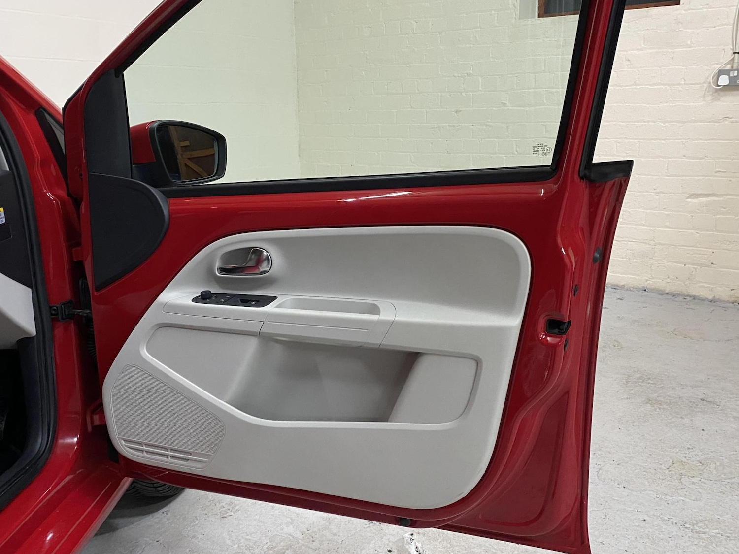 Used Volkswagen up! 2013 for sale - 76850573: Photo 16