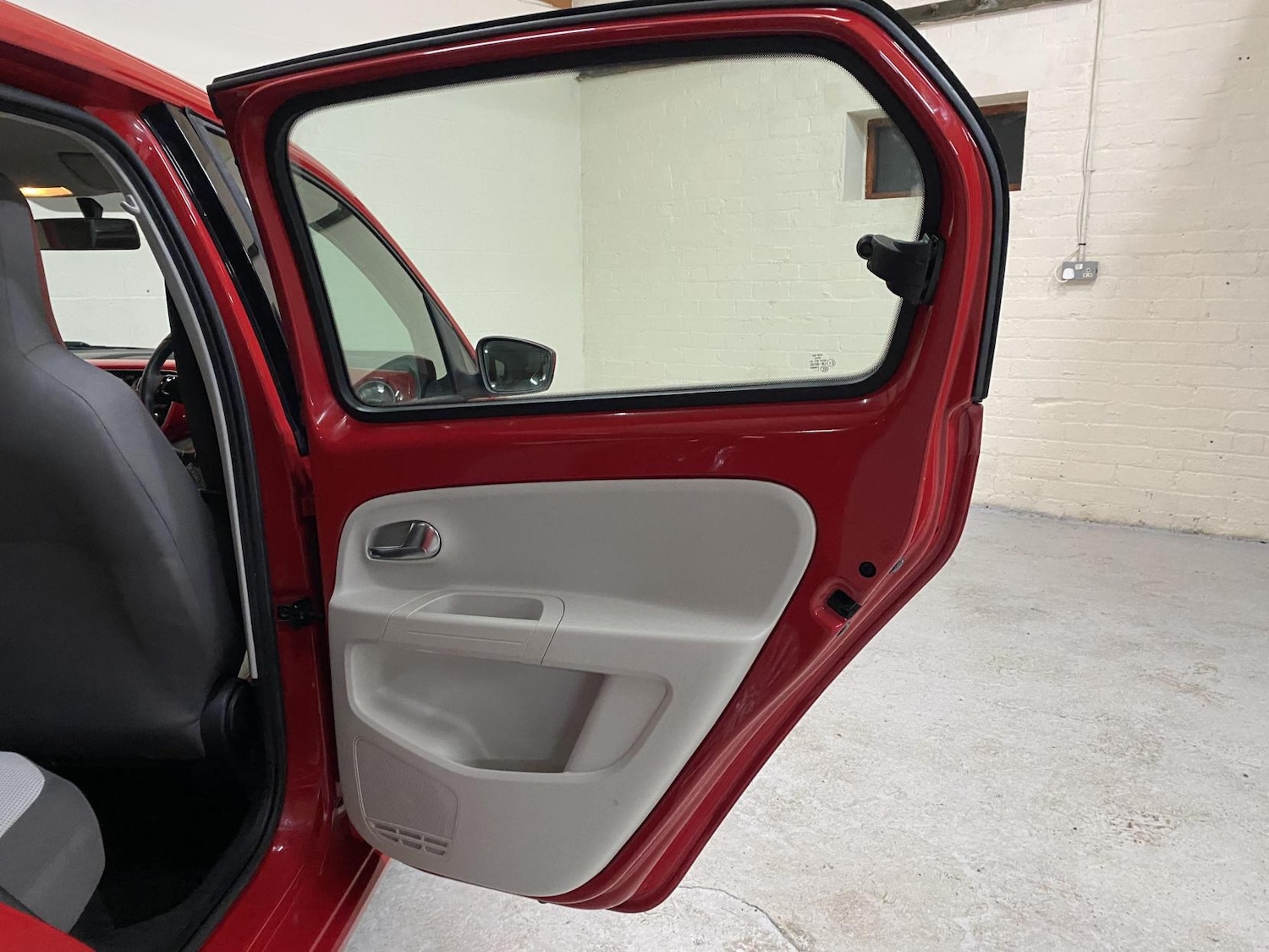 Used Volkswagen up! 2013 for sale - 76850573: Photo 18