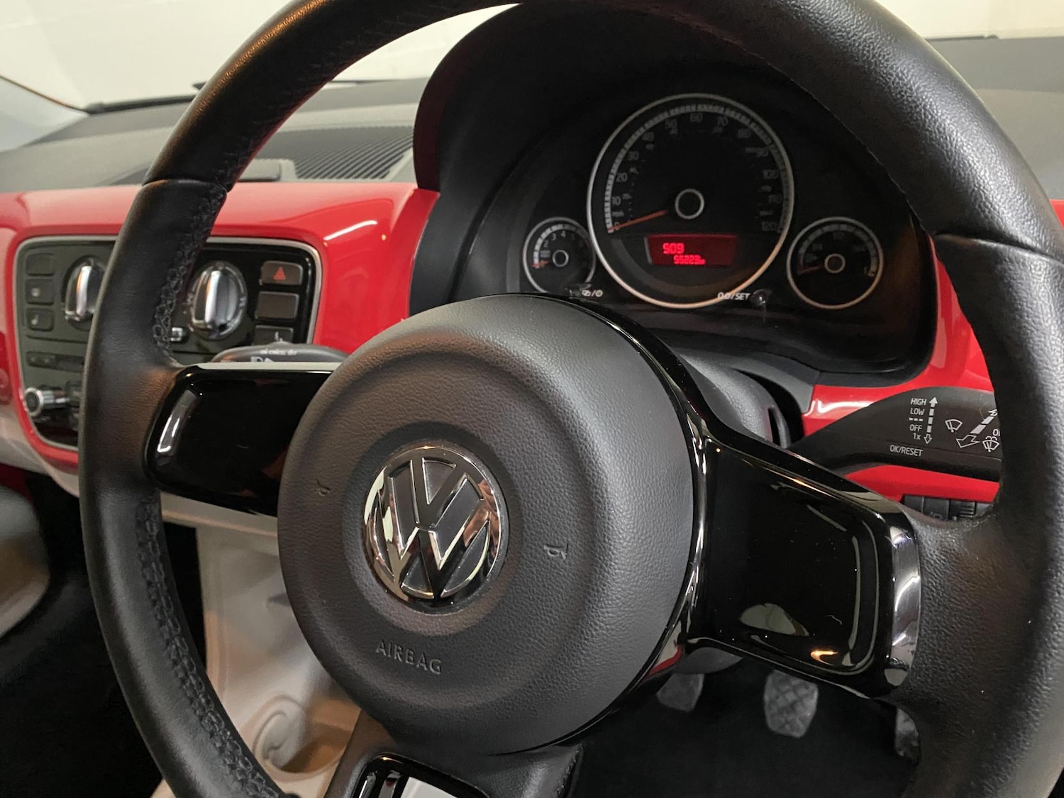 Used Volkswagen up! 2013 for sale - 76850573: Photo 34