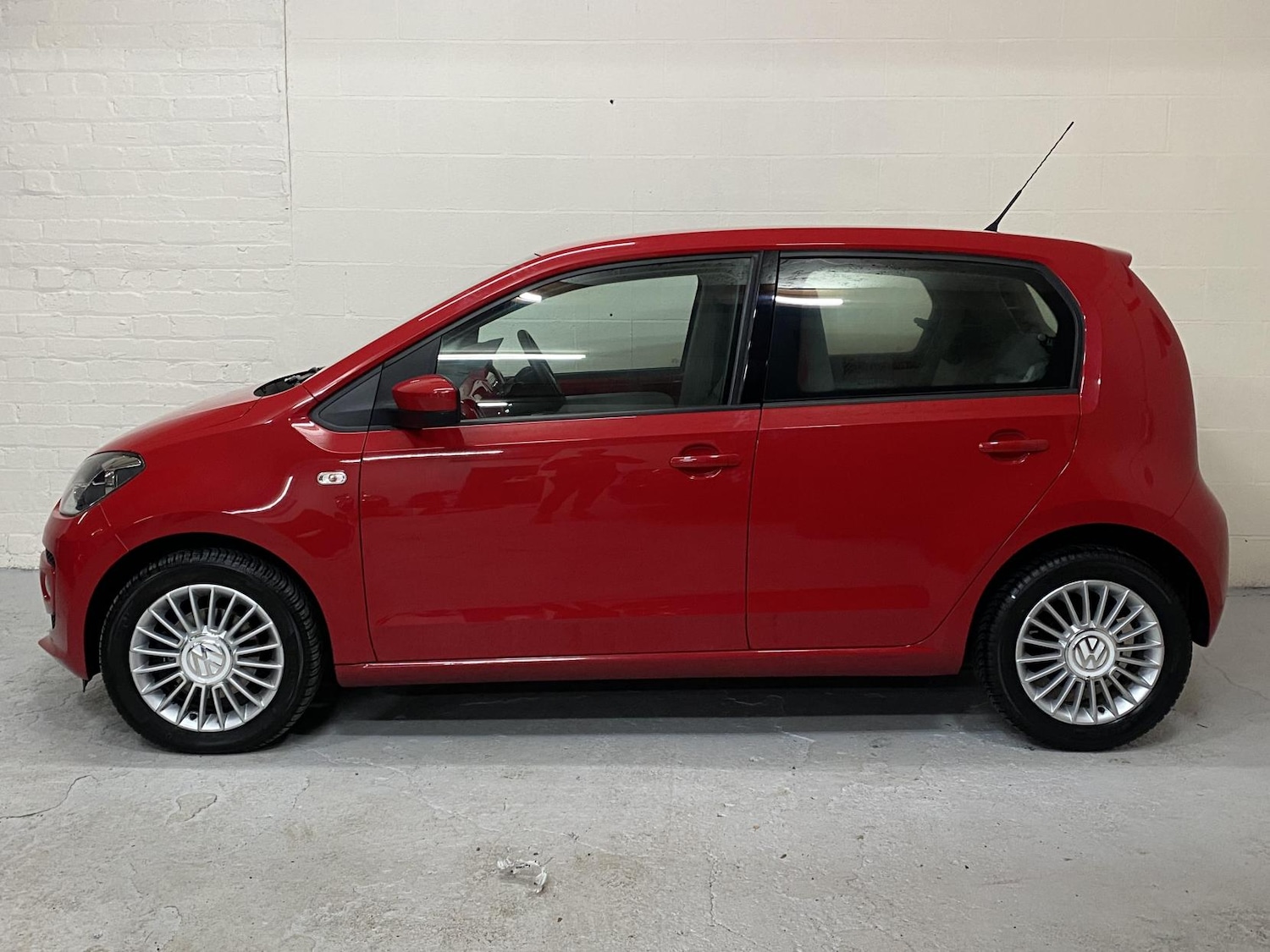 Used Volkswagen up! 2013 for sale - 76850573: Photo 4