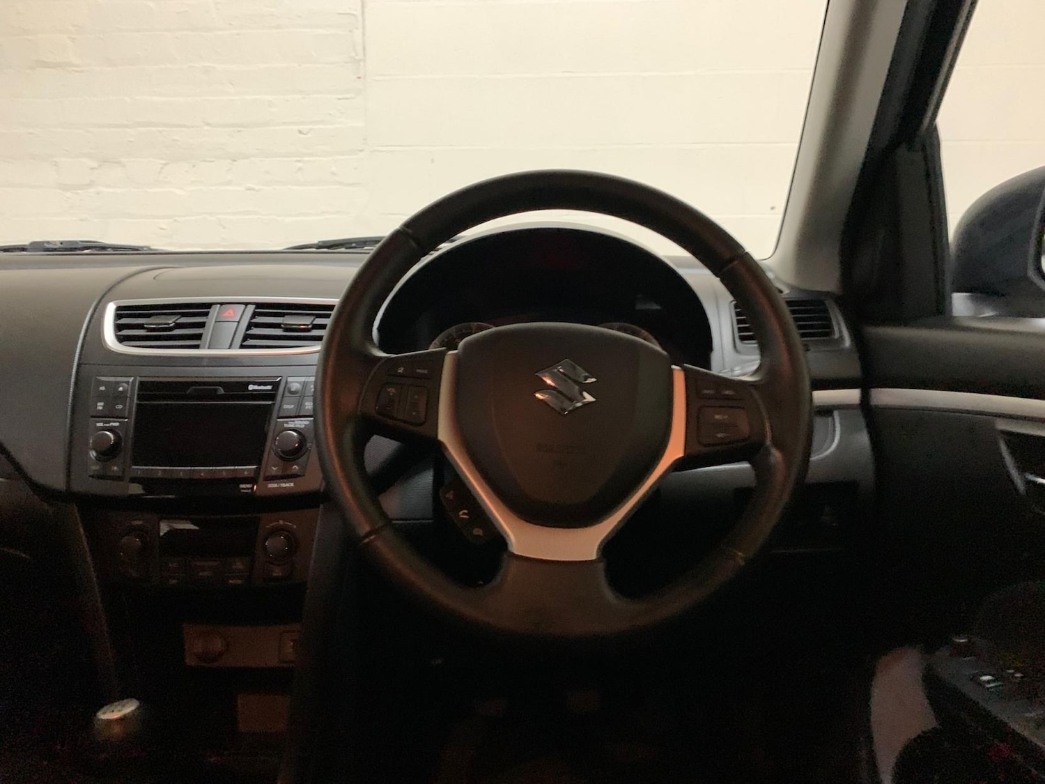 Used Suzuki Swift 2014 for sale - 76850572: Photo 33