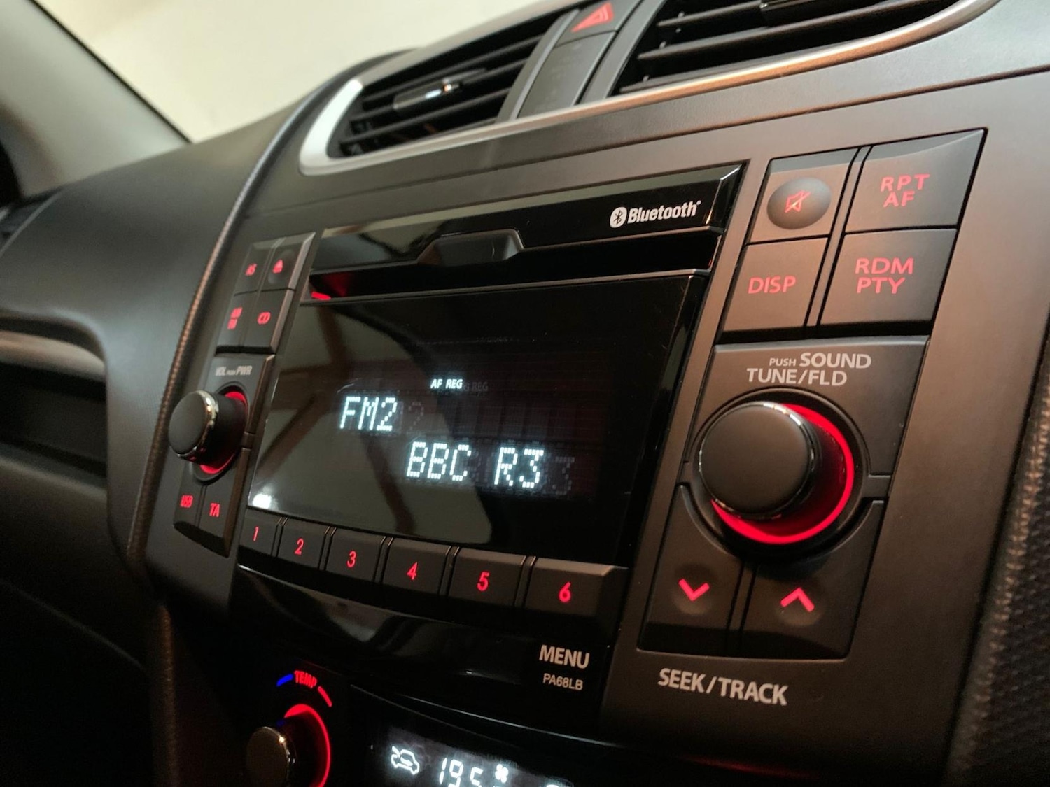 Used Suzuki Swift 2014 for sale - 76850572: Photo 34