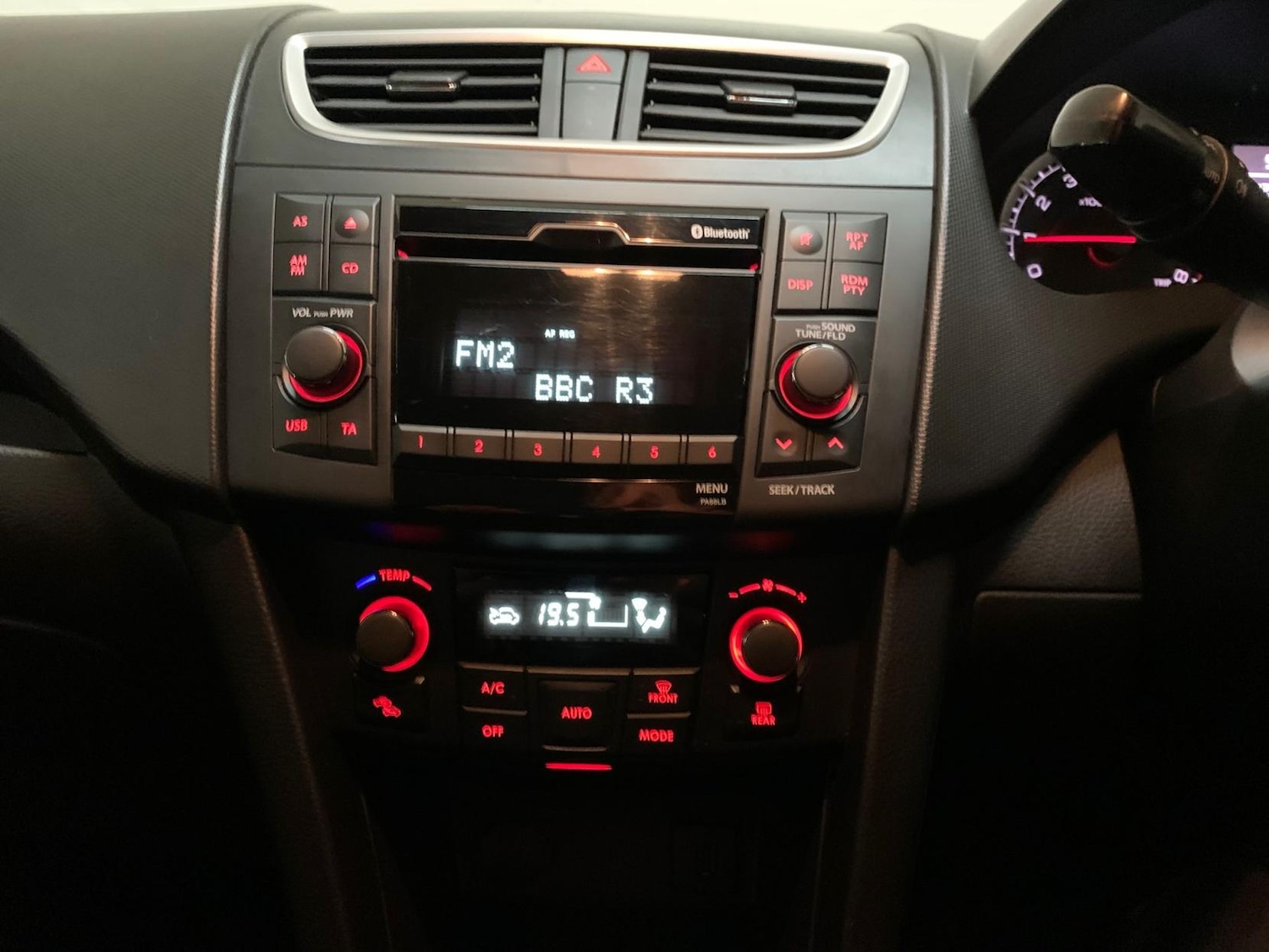 Used Suzuki Swift 2014 for sale - 76850572: Photo 36