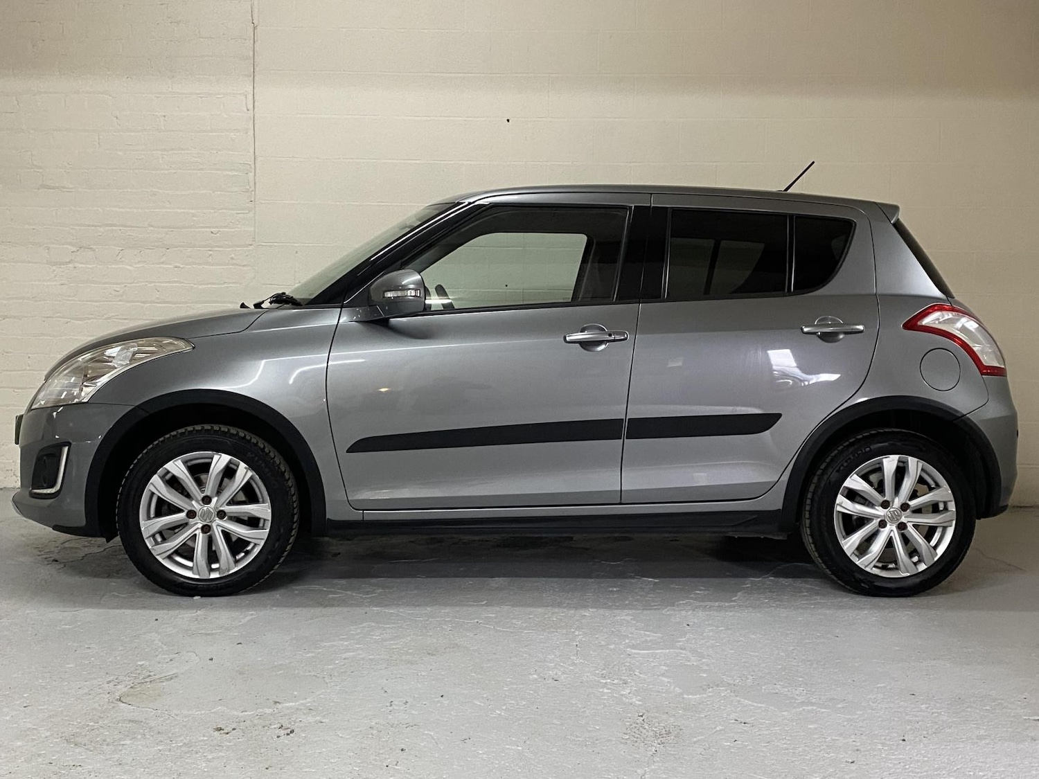 Used Suzuki Swift 2014 for sale - 76850572: Photo 5