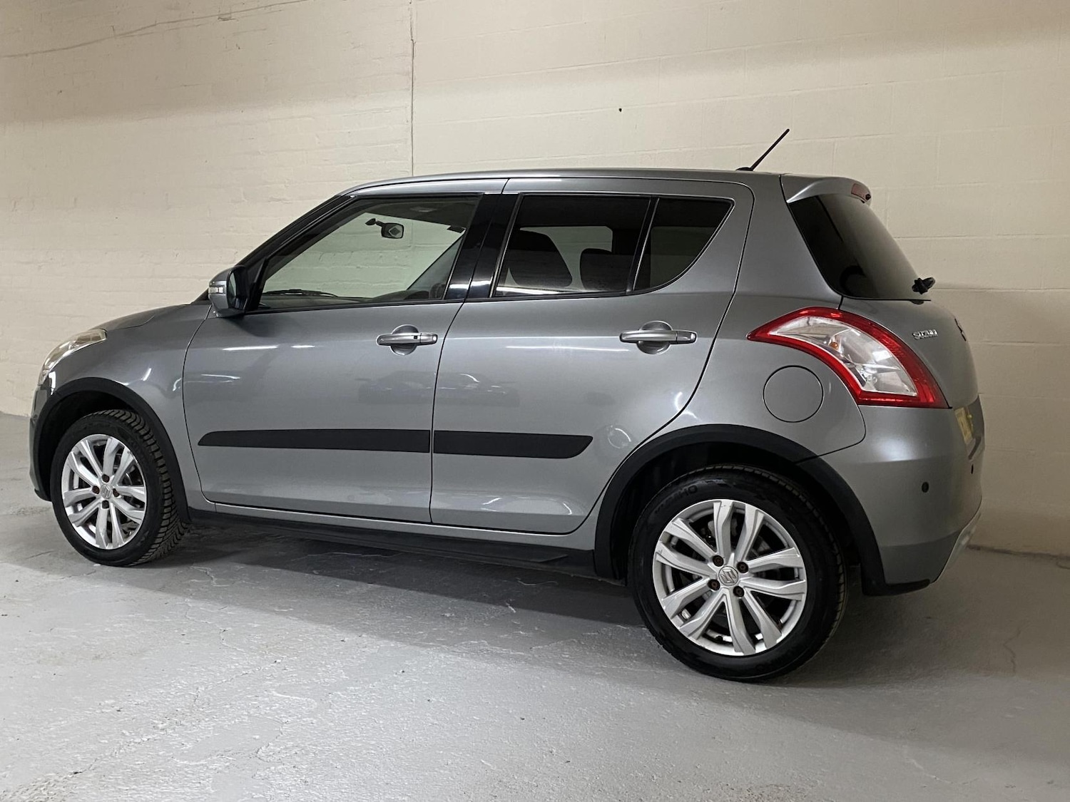 Used Suzuki Swift 2014 for sale - 76850572: Photo 6