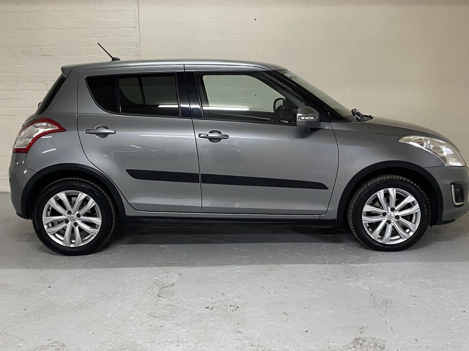 Used Suzuki Swift 2014 for sale - 76850572: Photo 8