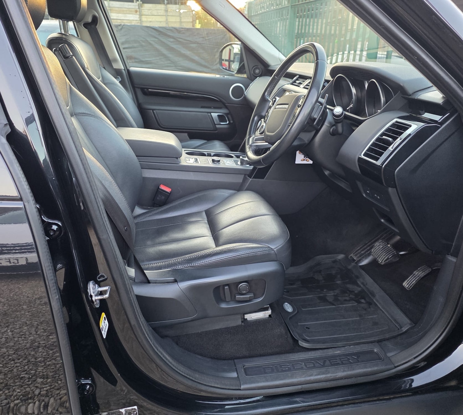 Used Land Rover Discovery 2018 for sale - 77008469: Photo 6