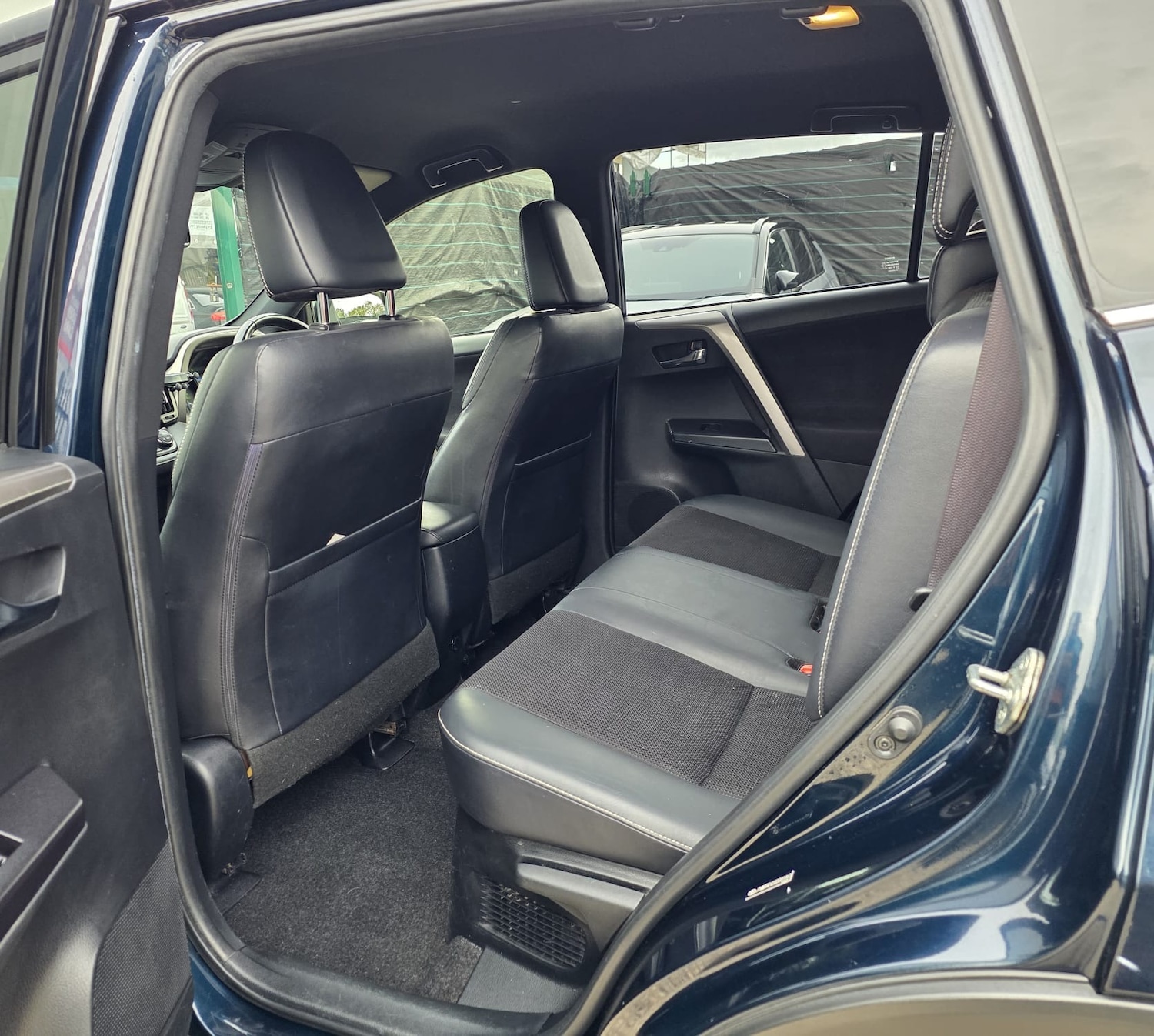 Used Toyota RAV4 2018 for sale - 76347302: Photo 14