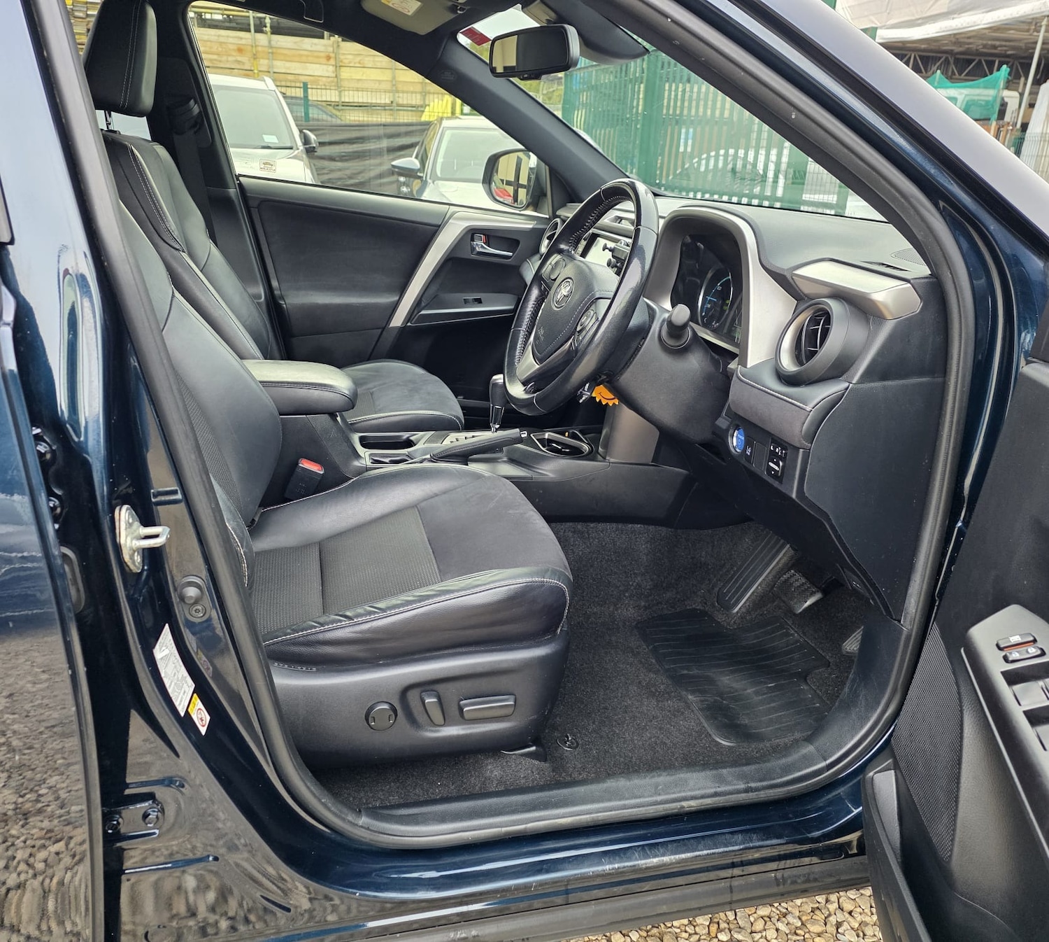 Used Toyota RAV4 2018 for sale - 76347302: Photo 6