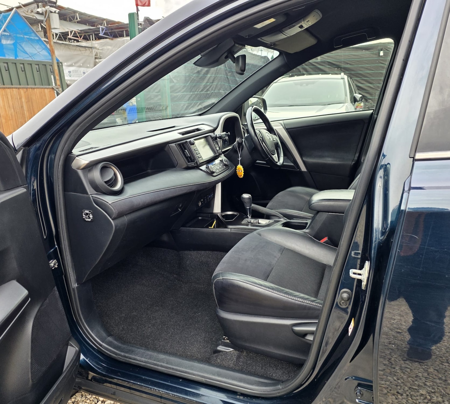 Used Toyota RAV4 2018 for sale - 76347302: Photo 7