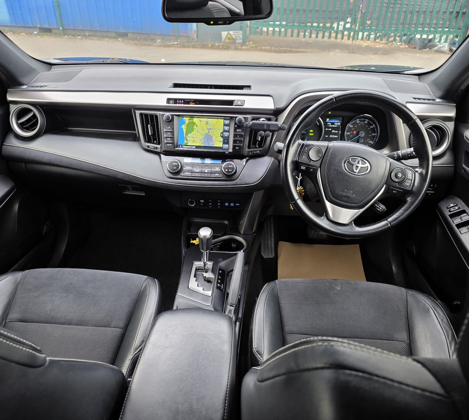 Used Toyota RAV4 2018 for sale - 76347302: Photo 9