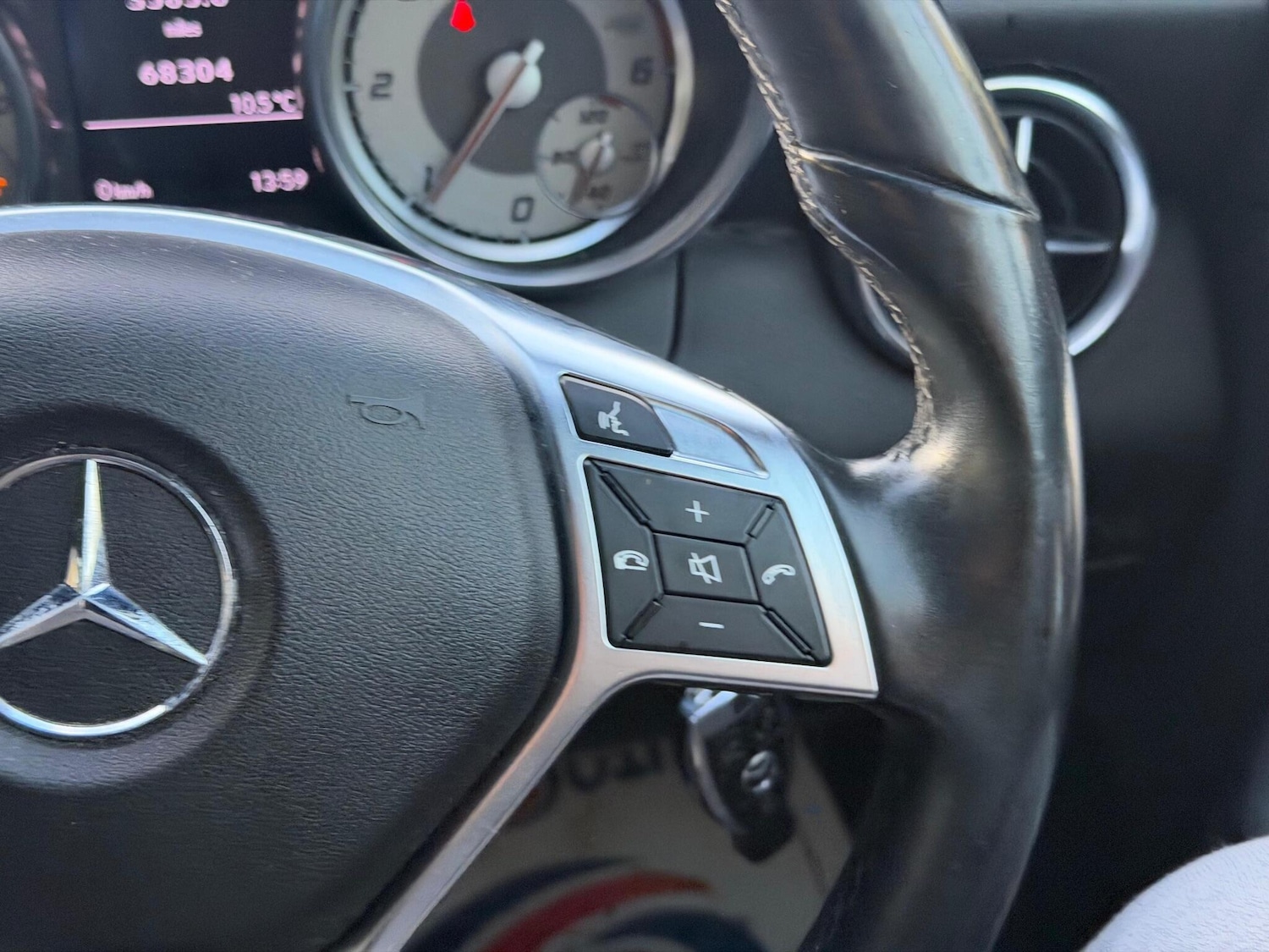 Used Mercedes-Benz SLK 2015 for sale - 76936672: Photo 35