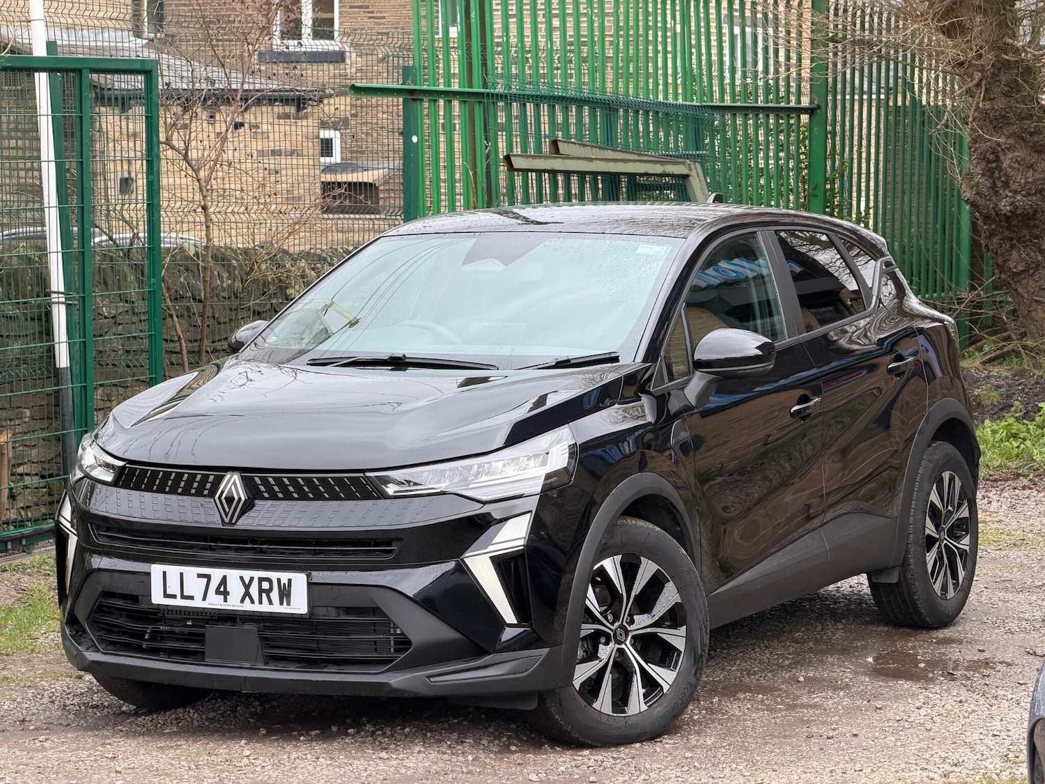 Used Renault Captur 2024 for sale - 78006532: Photo 2