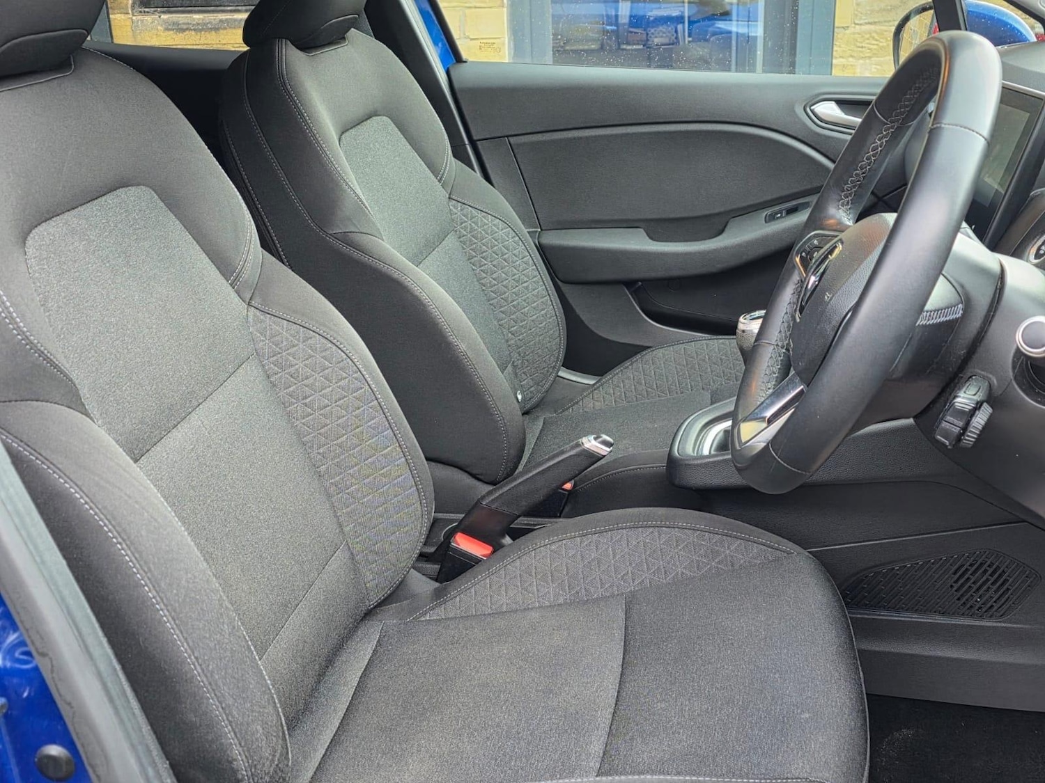 Used Renault Clio 2021 for sale - 76942558: Photo 25