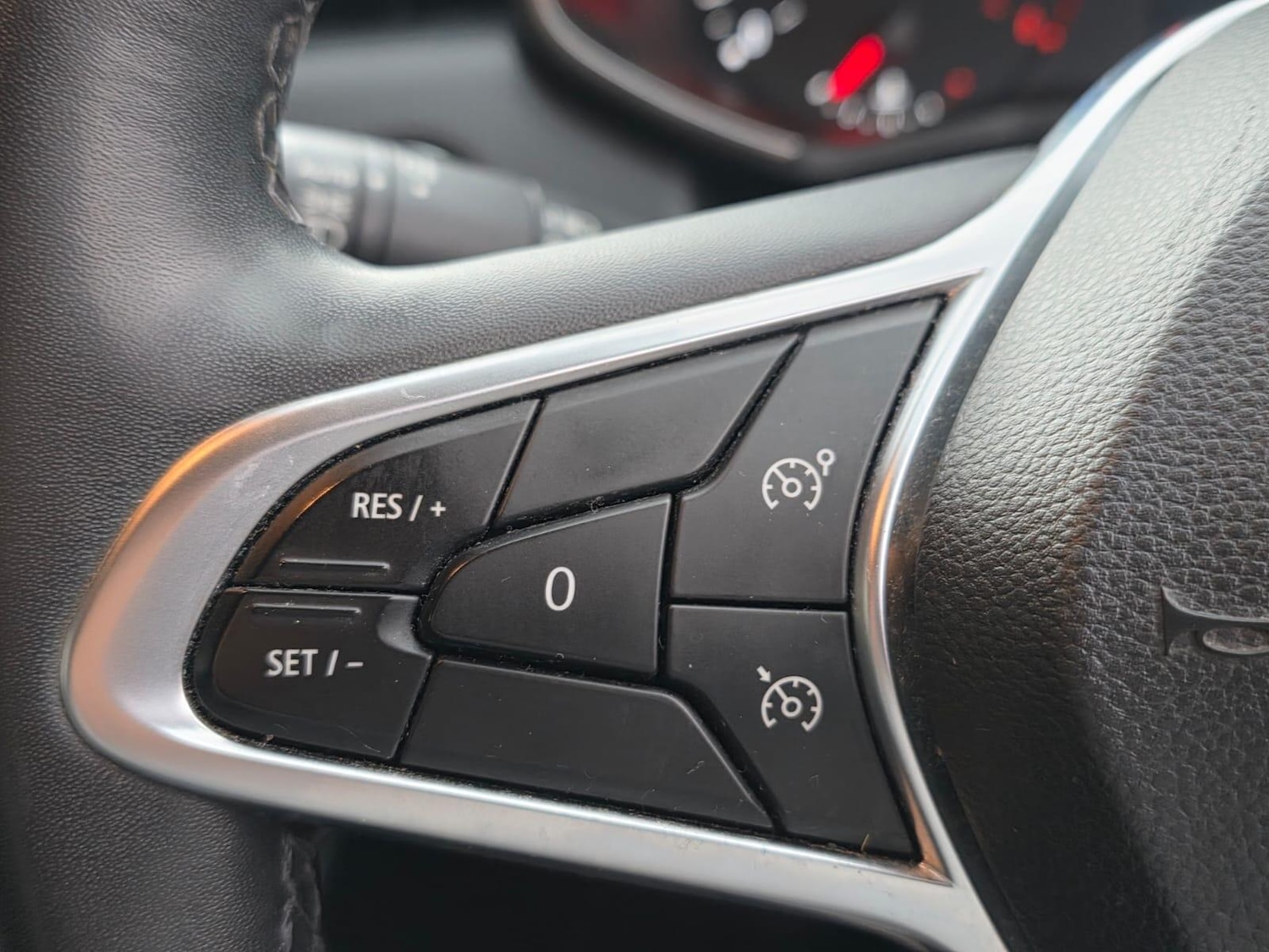 Used Renault Clio 2021 for sale - 76942558: Photo 30