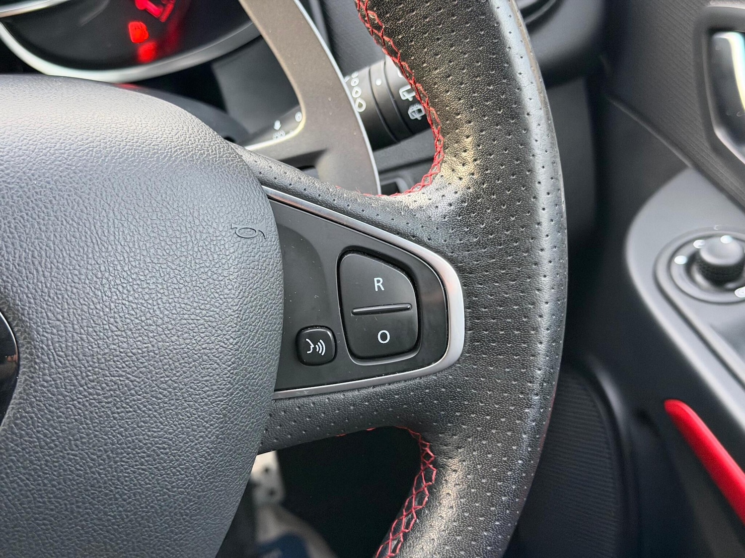 Used Renault Clio 2015 for sale - 77216024: Photo 29