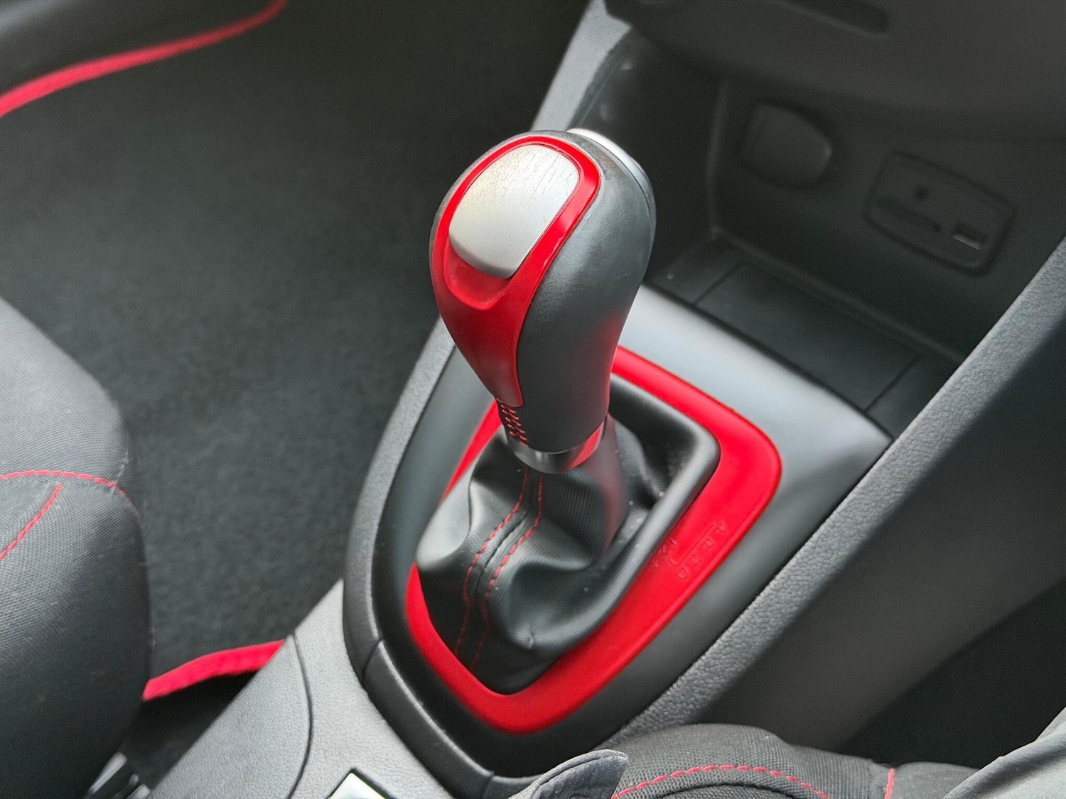 Used Renault Clio 2015 for sale - 77216024: Photo 36