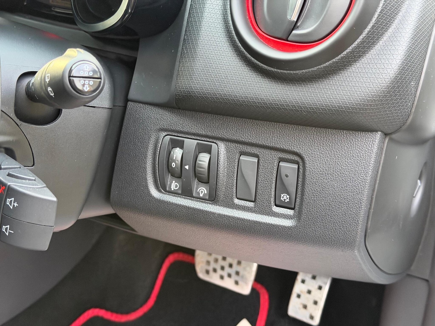 Used Renault Clio 2015 for sale - 77216024: Photo 37