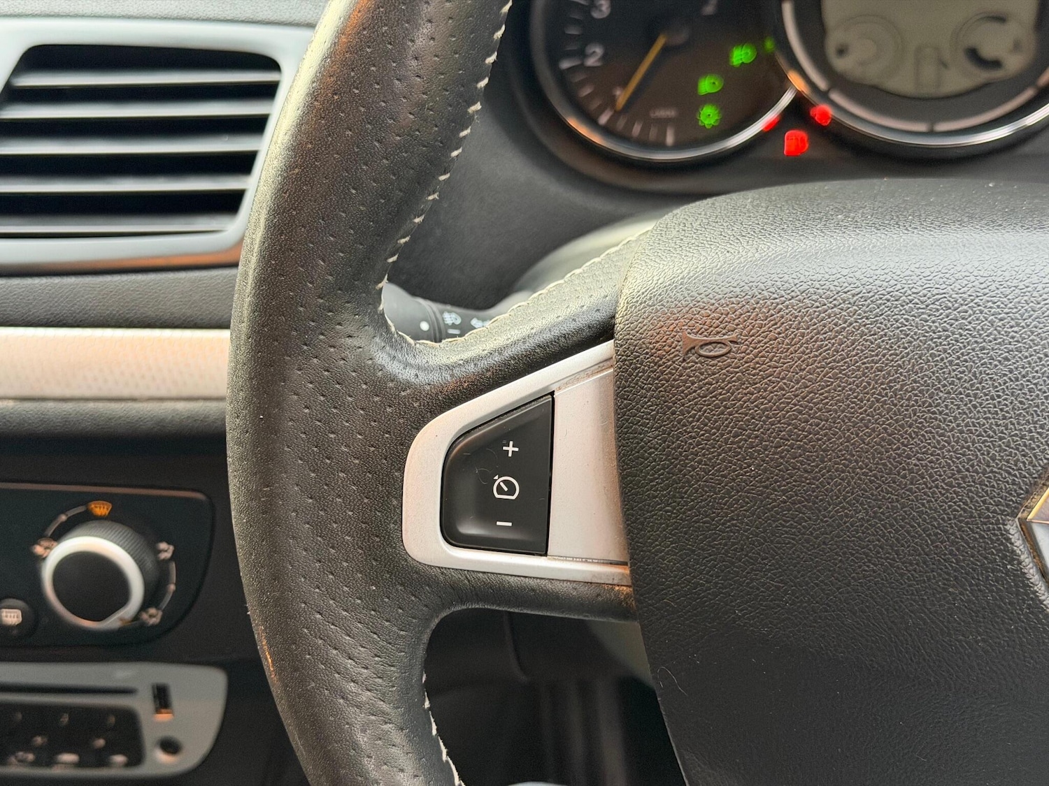 Used Renault Megane 2013 for sale - 76499827: Photo 29