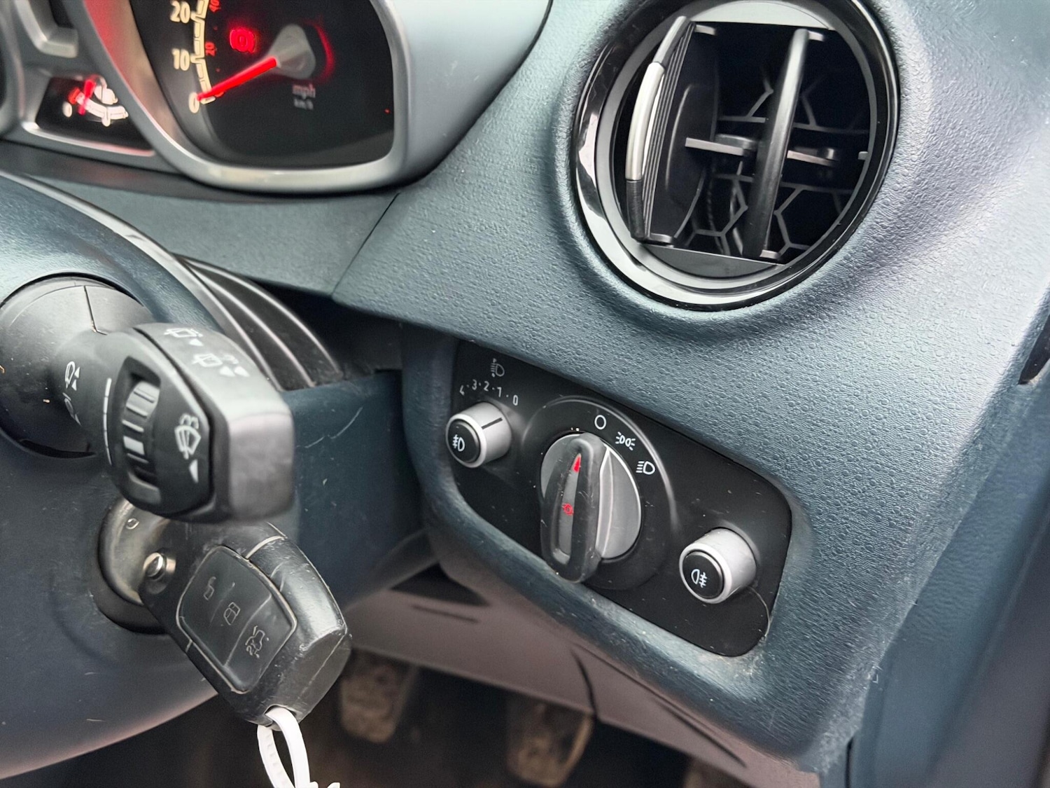 Used Ford Fiesta 2012 for sale - 77190819: Photo 21