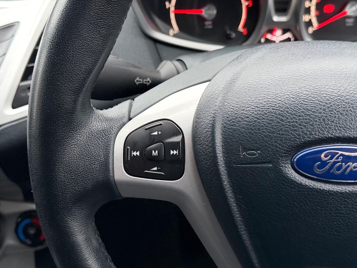 Used Ford Fiesta 2012 for sale - 77190819: Photo 24