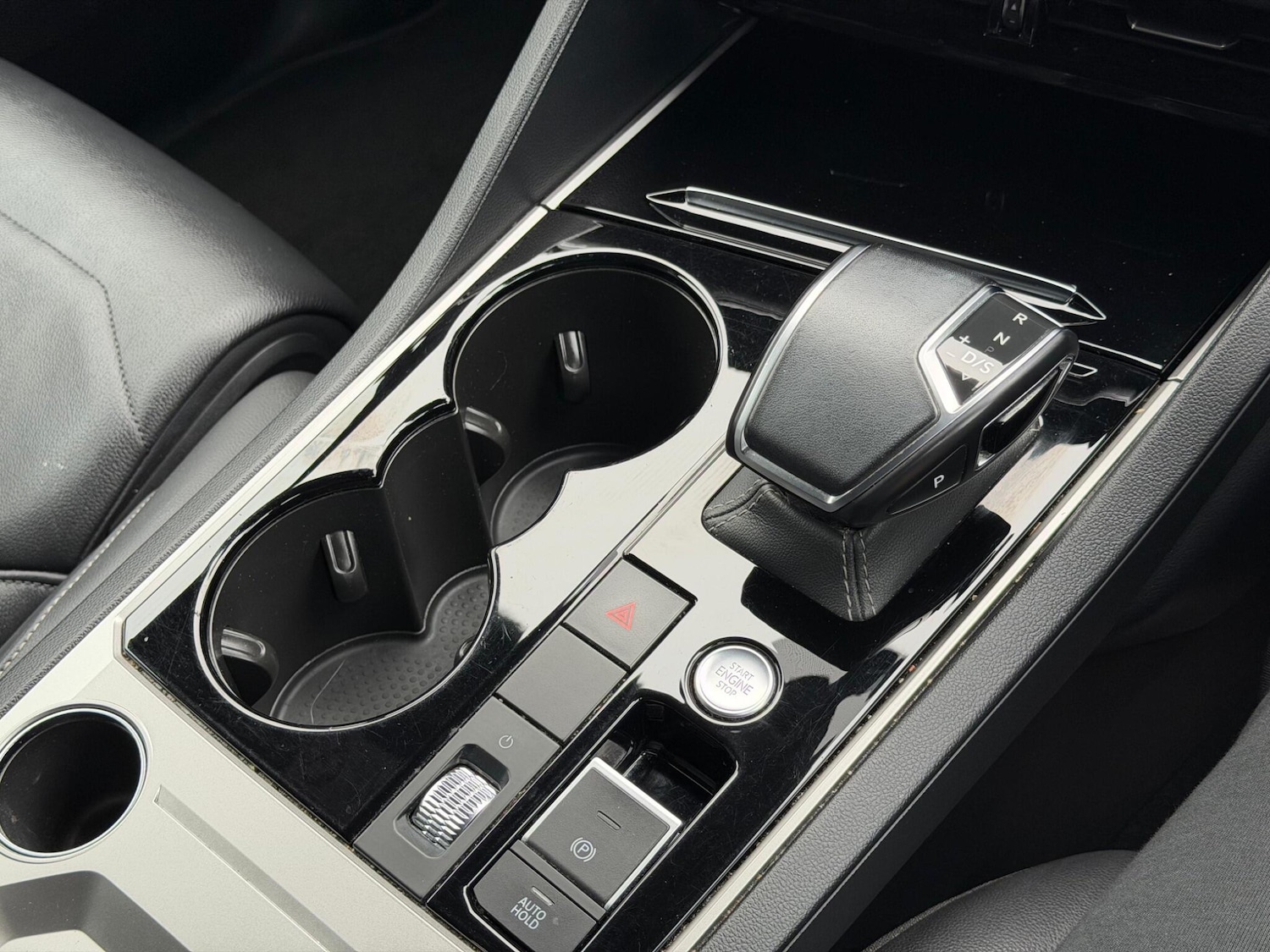 Used Volkswagen Touareg 2019 for sale - 77637647: Photo 15