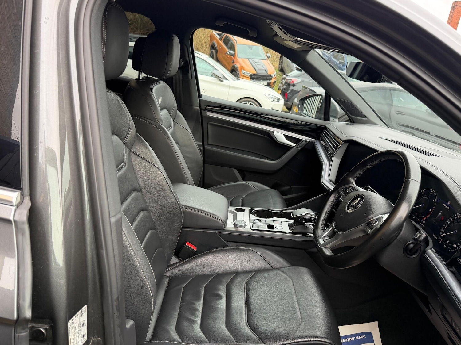 Used Volkswagen Touareg 2019 for sale - 77637647: Photo 18