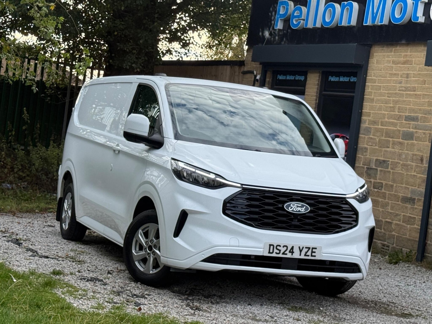 Used Ford Transit Custom 2024 for sale - 76122973: Photo 2