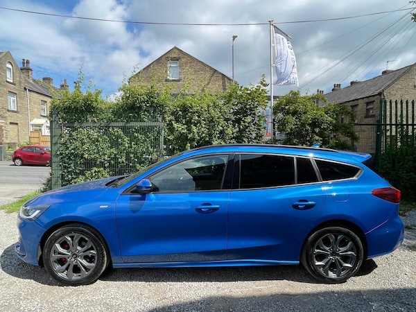 Used Ford Focus 2023 for sale - 74990201: Photo 4