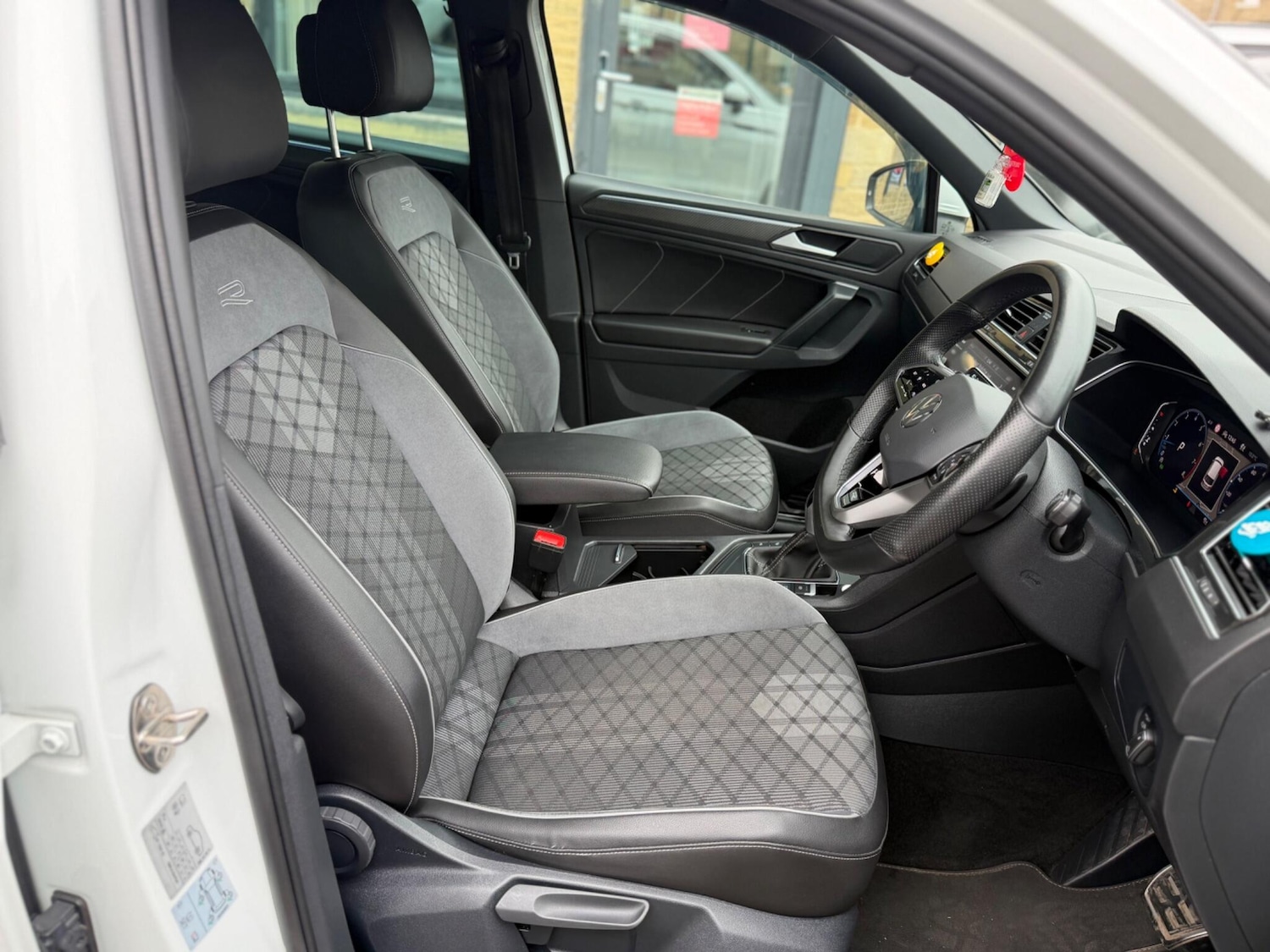 Used Volkswagen Tiguan 2023 for sale - 77993096: Photo 28