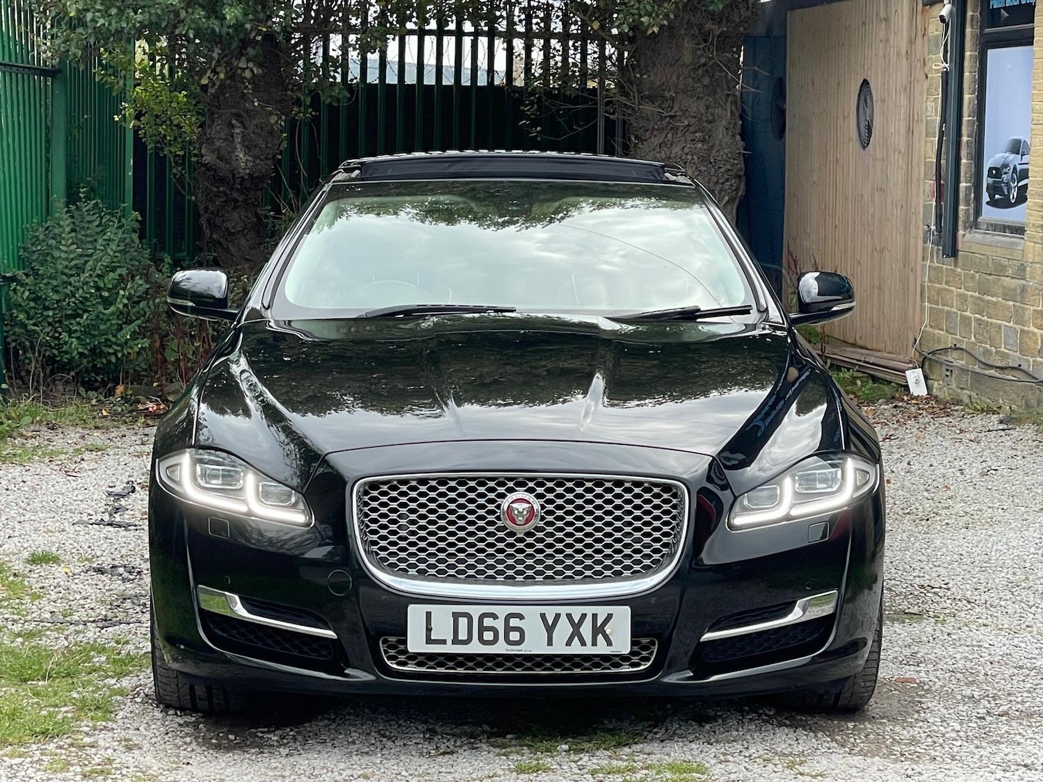 Used Jaguar XJ 2016 for sale - 76152224: Photo 2