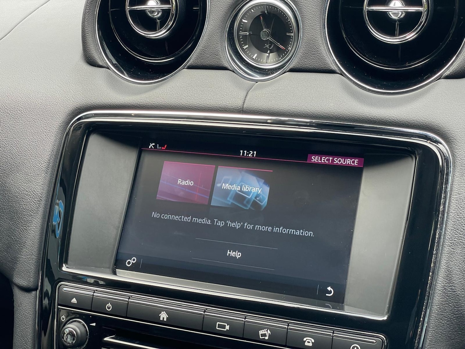 Used Jaguar XJ 2016 for sale - 76152224: Photo 25