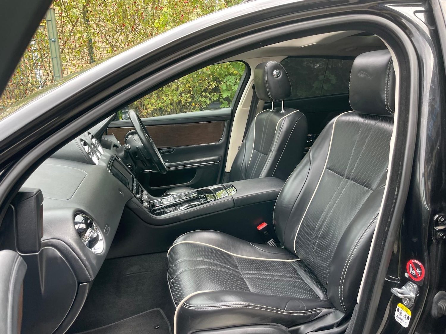 Used Jaguar XJ 2016 for sale - 76152224: Photo 36
