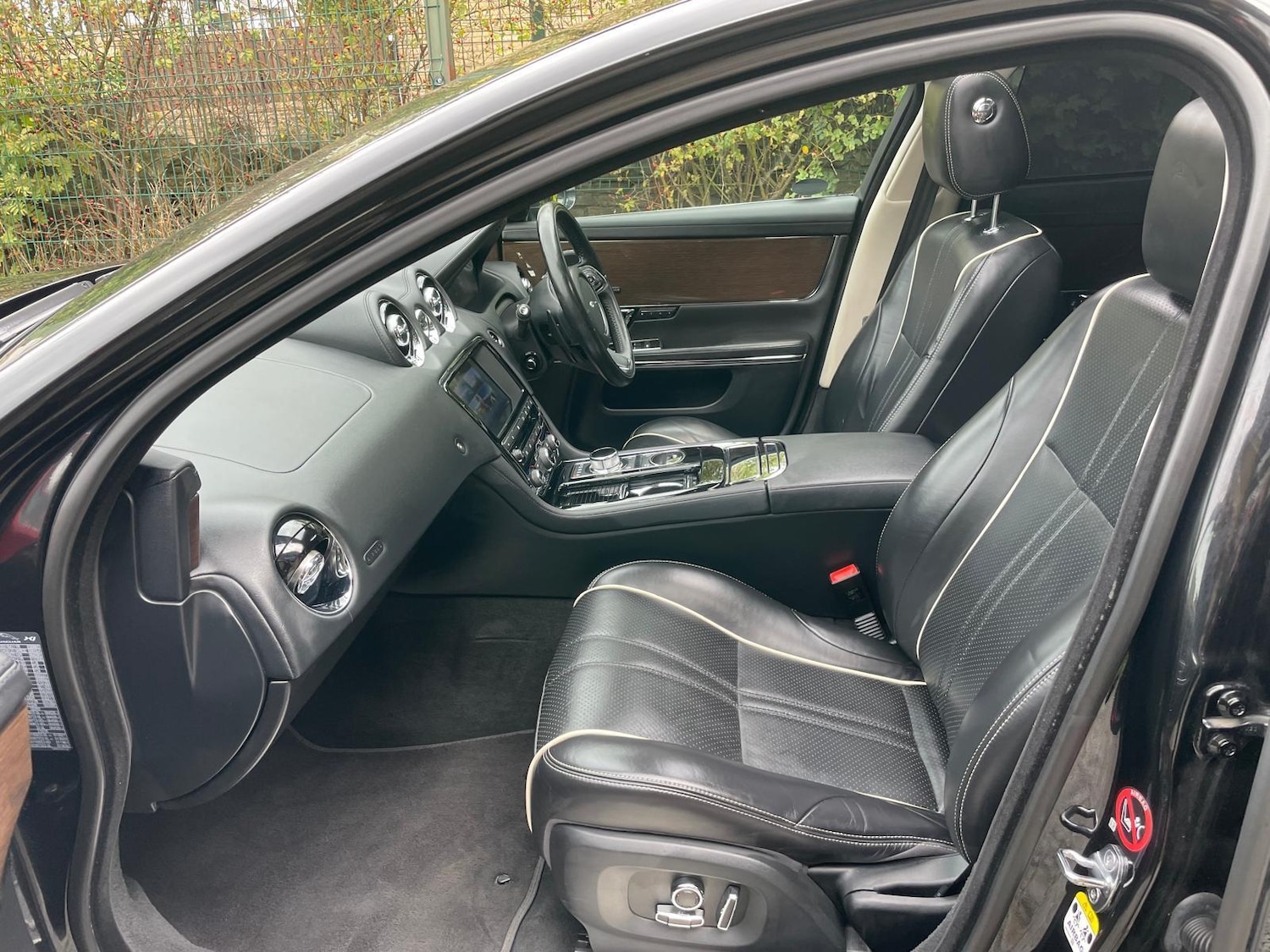 Used Jaguar XJ 2016 for sale - 76152224: Photo 37