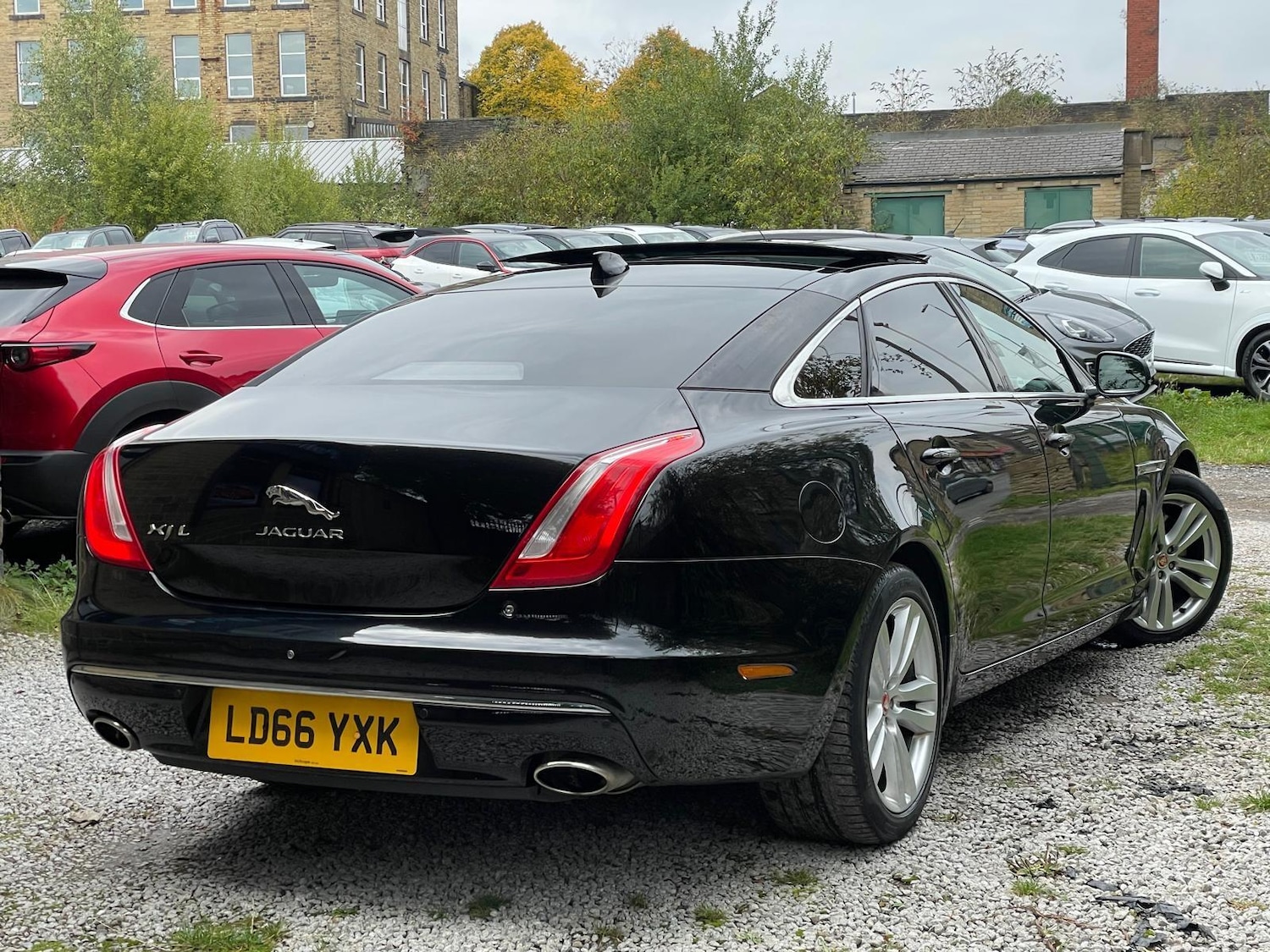 Used Jaguar XJ 2016 for sale - 76152224: Photo 6