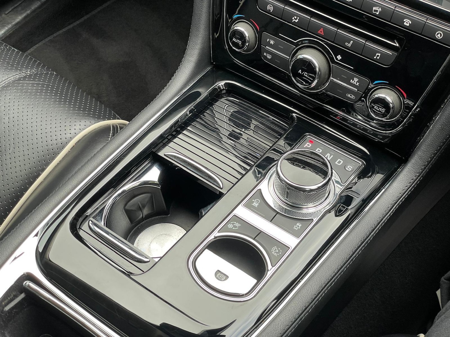 Used Jaguar XJ 2016 for sale - 76152224: Photo 8