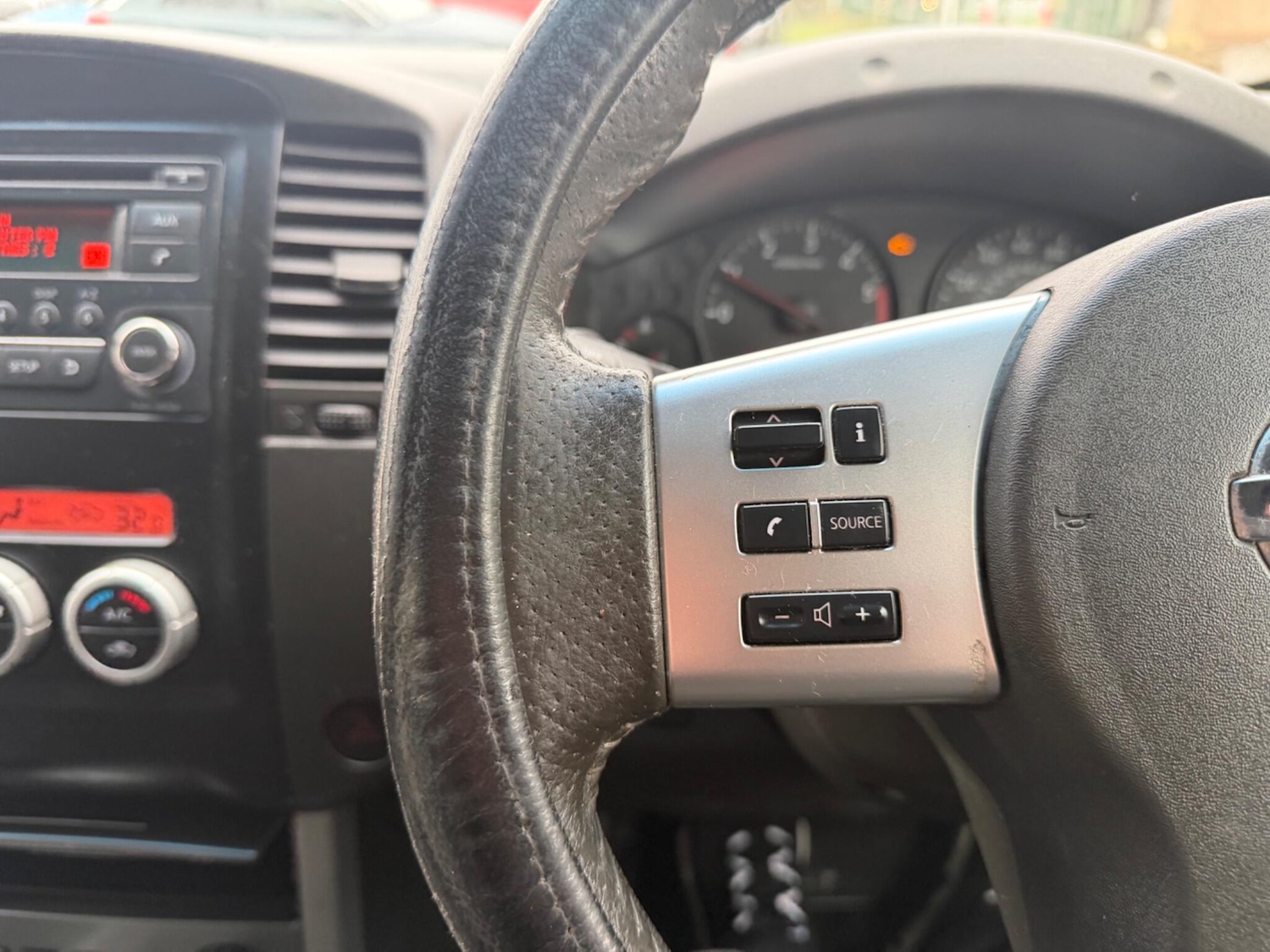 Used Nissan Navara 2012 for sale - 77484064: Photo 21