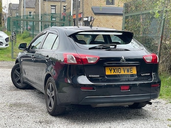 Used Mitsubishi Lancer 2010 for sale - 76214396: Photo
