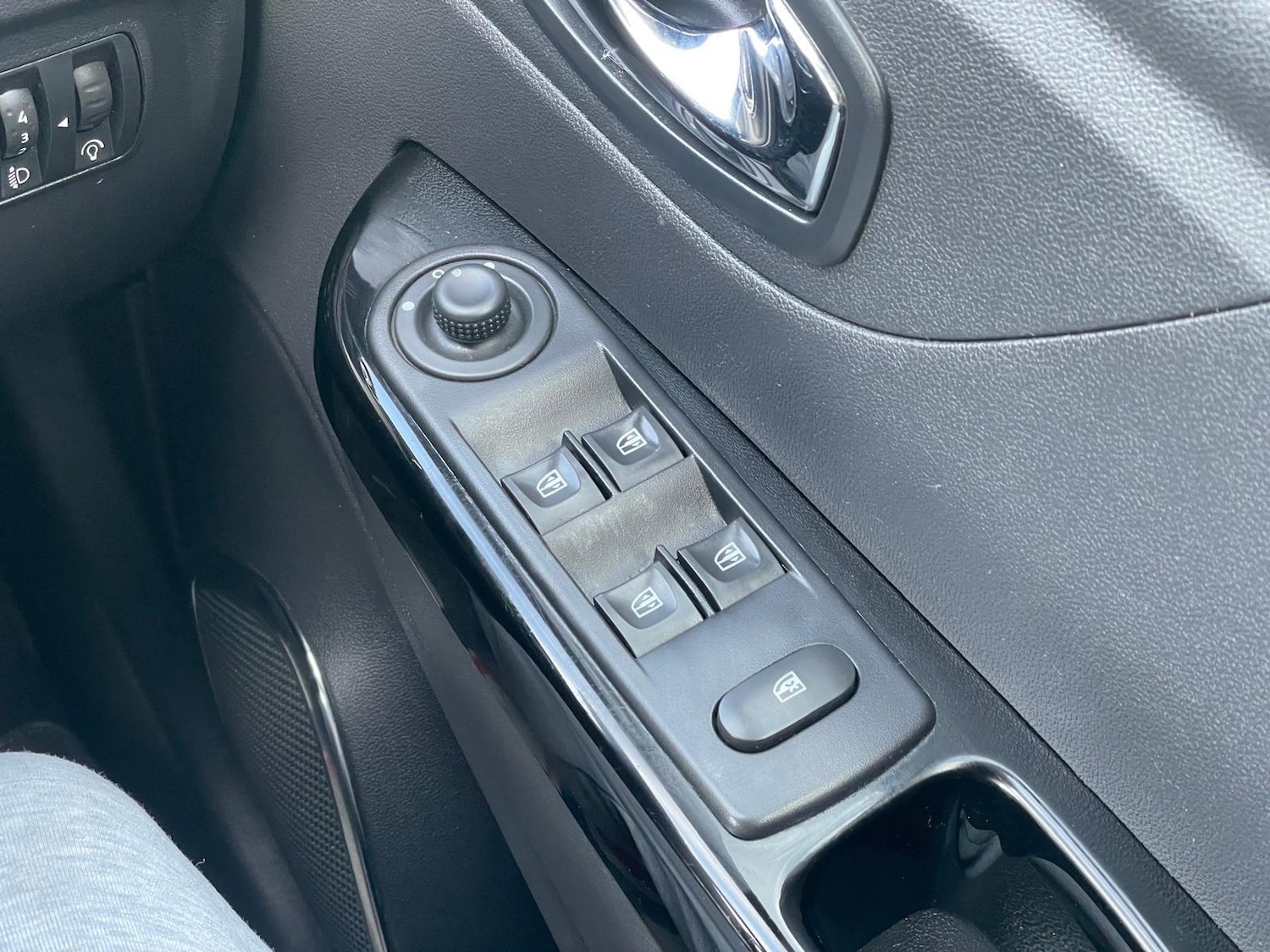 Used Renault Captur 2017 for sale - 76715604: Photo 18