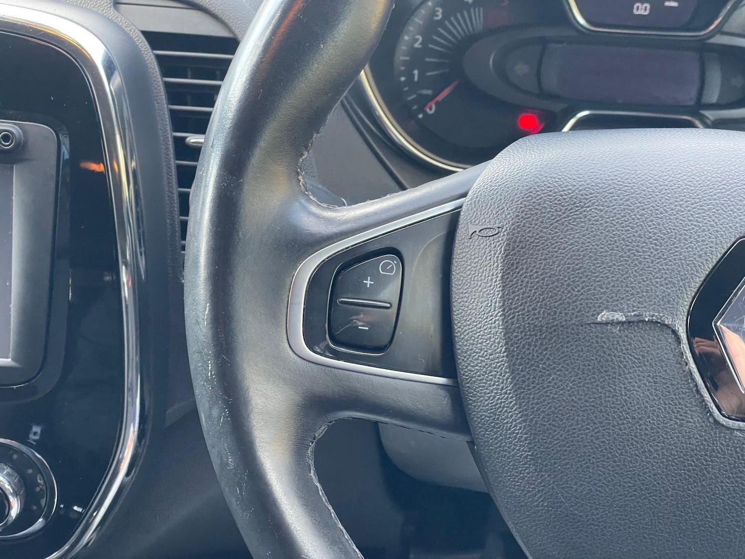 Used Renault Captur 2017 for sale - 76715604: Photo 19