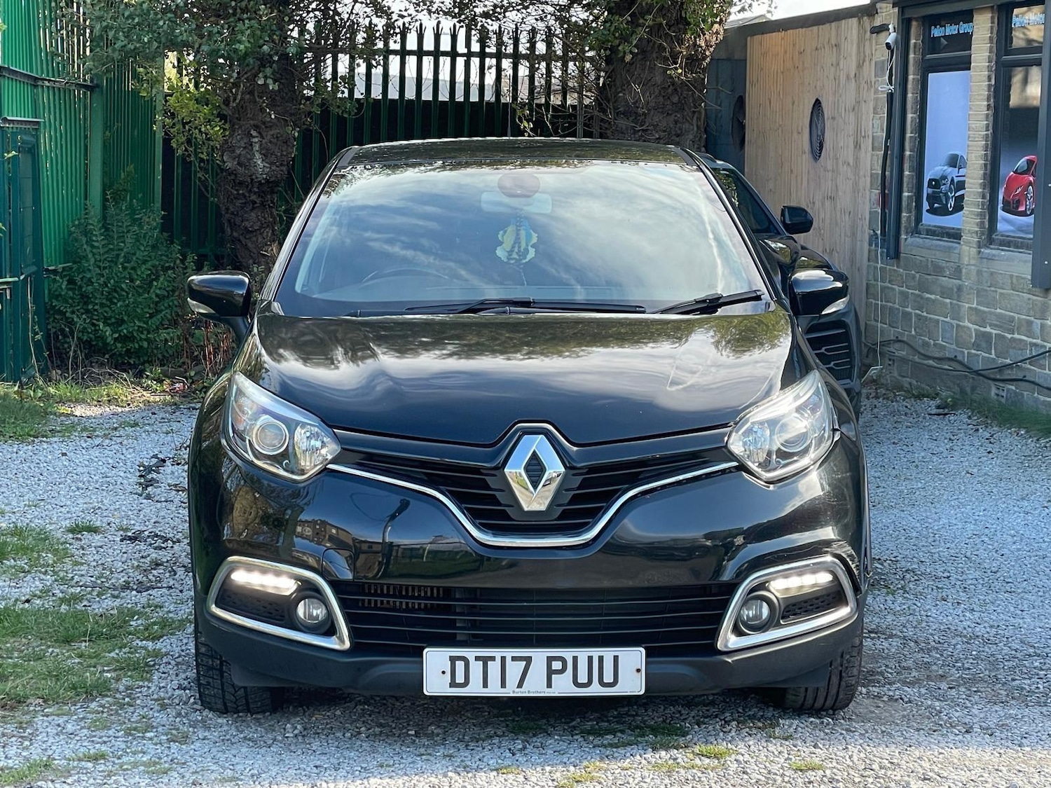 Used Renault Captur 2017 for sale - 76715604: Photo 2