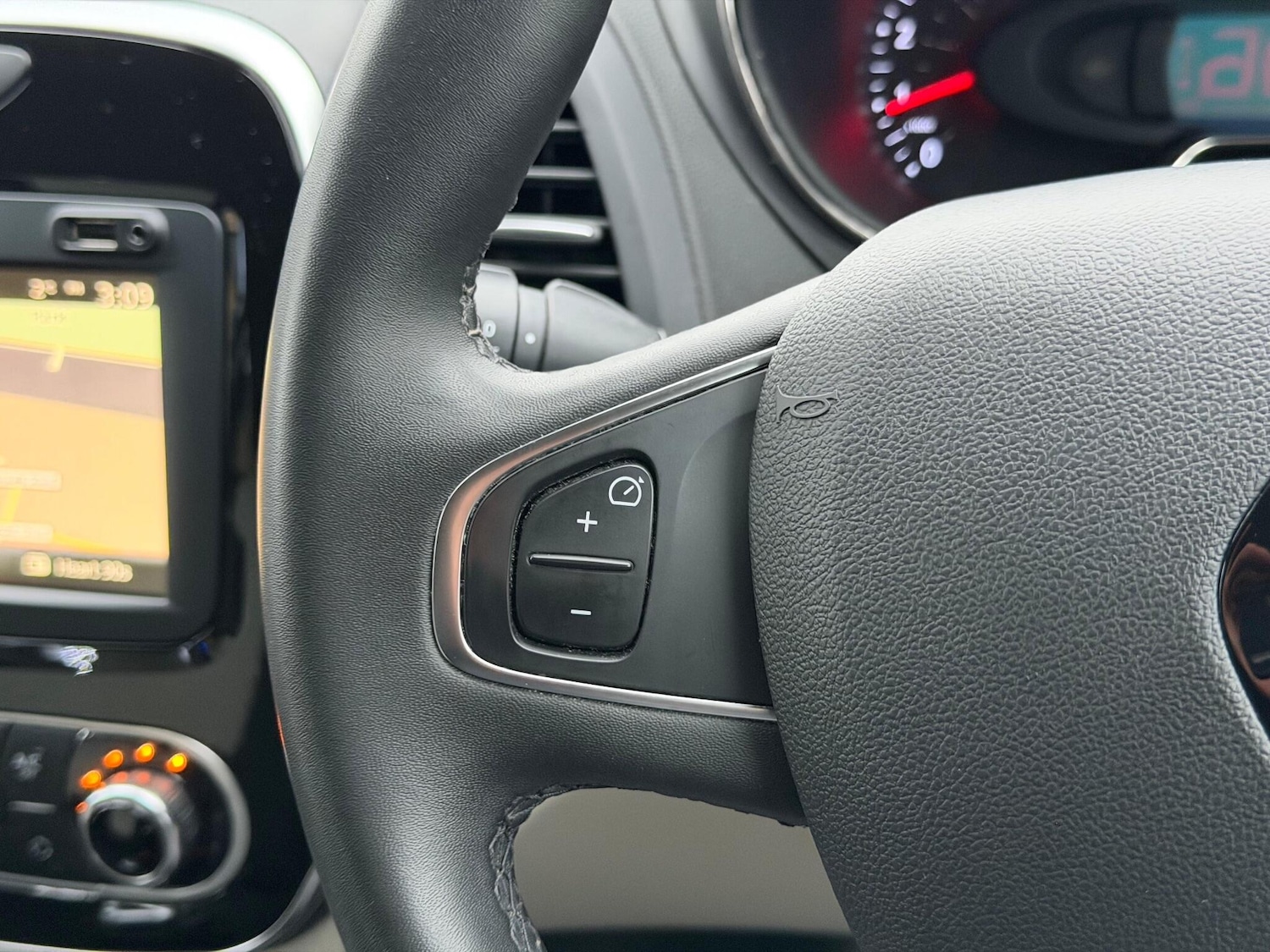 Used Renault Captur 2019 for sale - 77174474: Photo 41