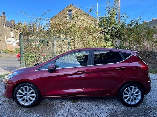 Used Ford Fiesta 2017 for sale - 76137068: Photo 4