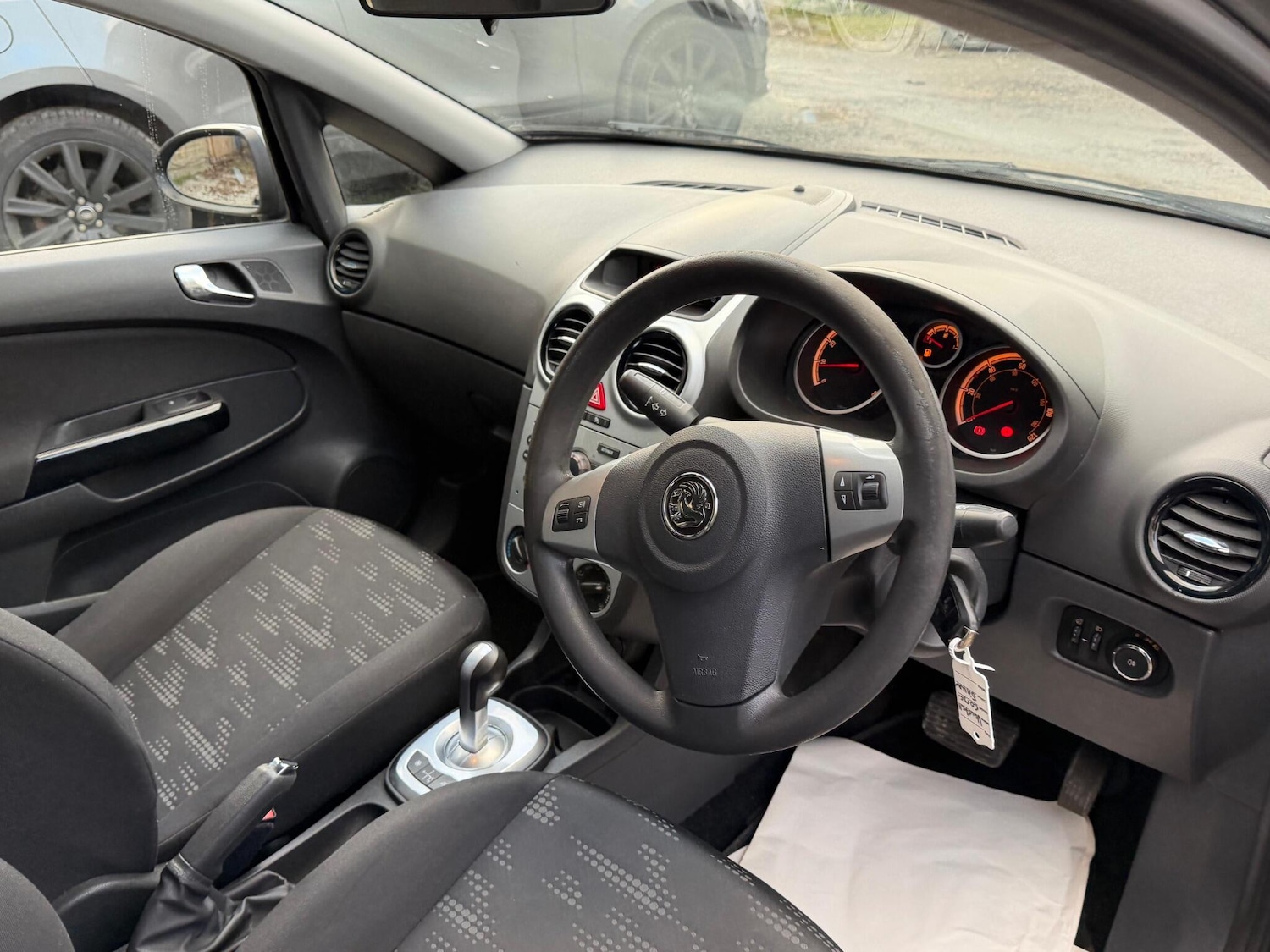 Used Vauxhall Corsa 2011 for sale - 77015899: Photo 24