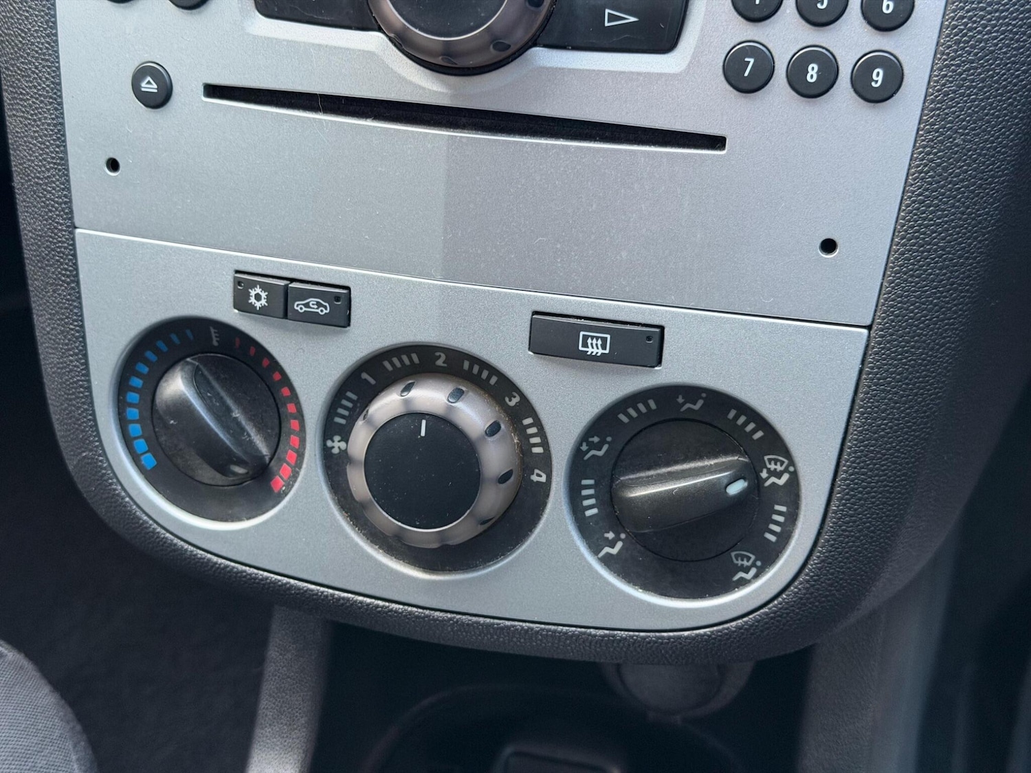 Used Vauxhall Corsa 2011 for sale - 77015899: Photo 27